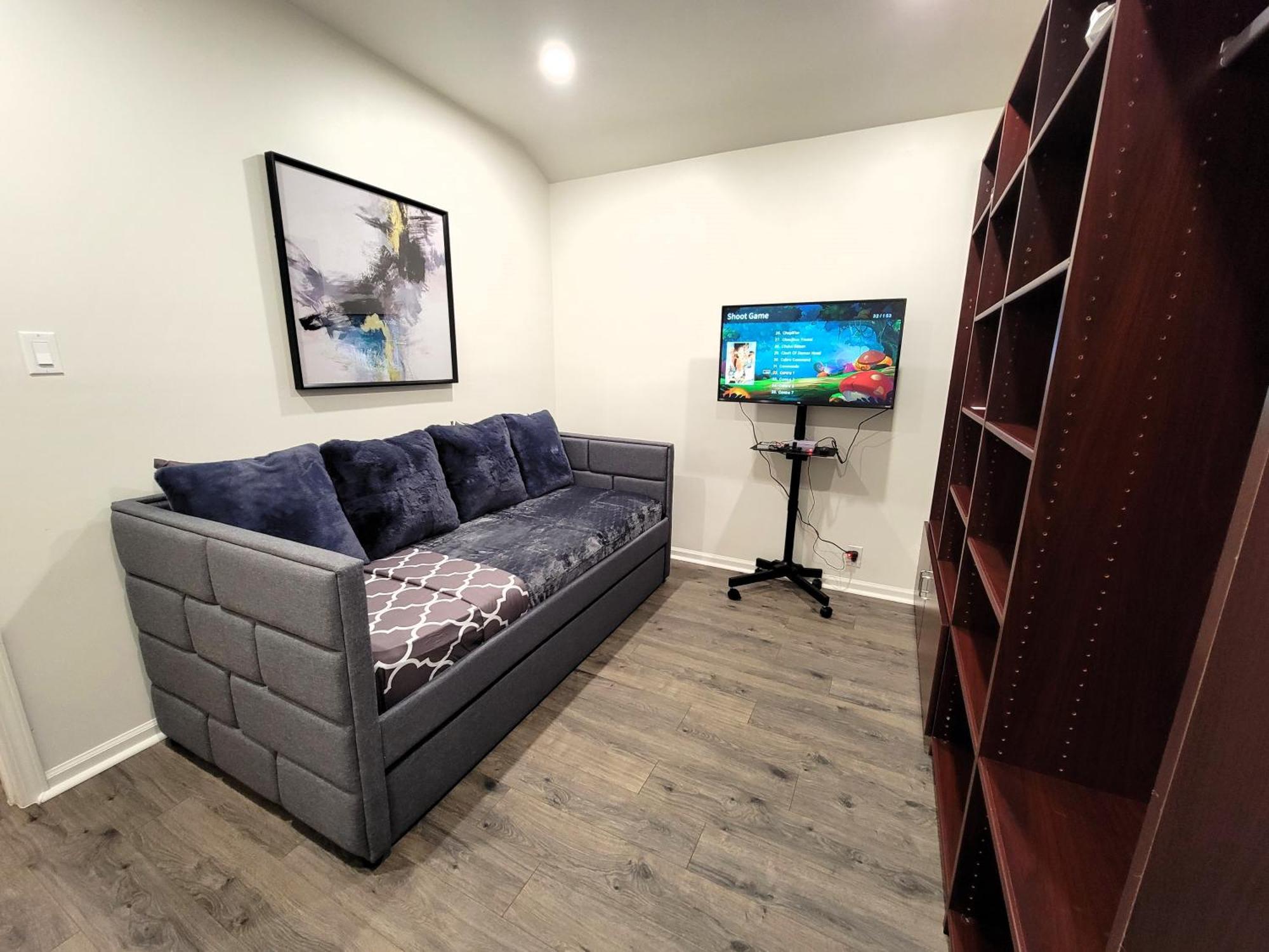 Perfectly Located Pico Robertson Ground Floor 3 Bedroom Walk To Restaurants Wifi Tv Game Console Parking 5 Minutes To Rodeo Drive Los Angeles
