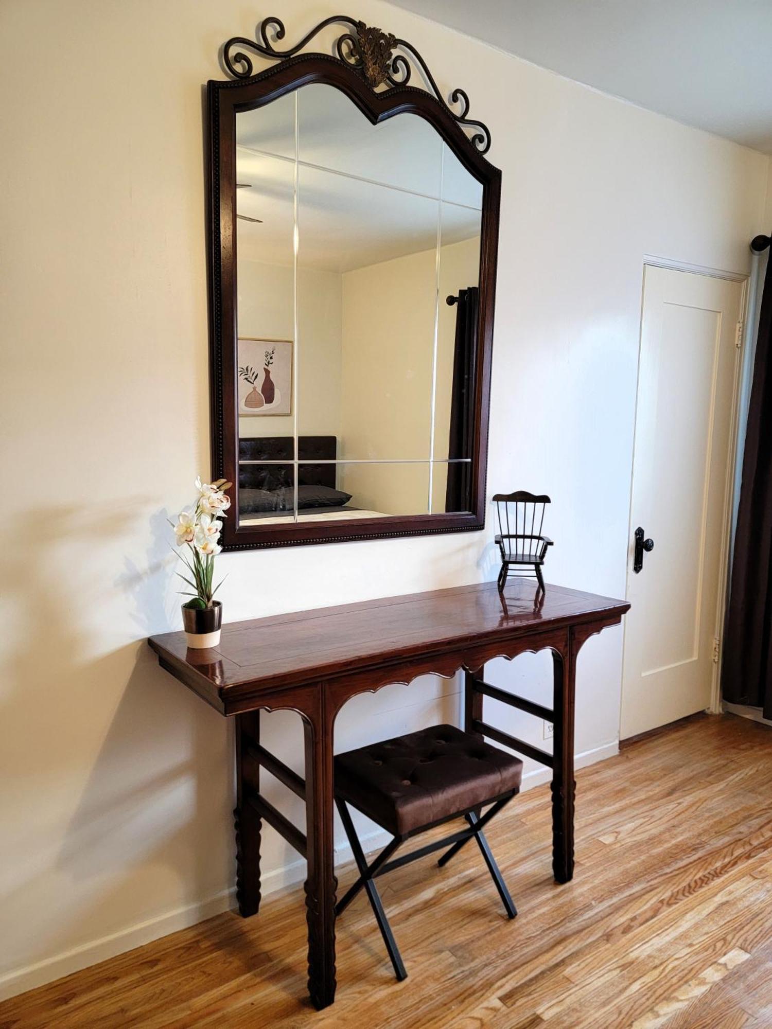 Perfectly Located Pico Robertson Ground Floor 3 Bedroom Walk To Restaurants Wifi Tv Game Console Parking 5 Minutes To Rodeo Drive Apartment Los Angeles