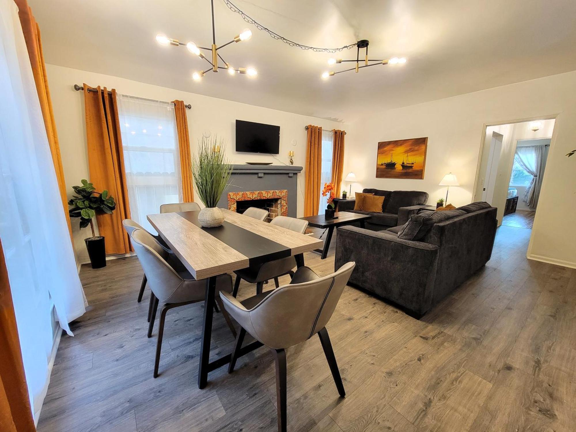 Perfectly Located Pico Robertson Ground Floor 3 Bedroom Walk To Restaurants Wifi Tv Game Console Parking 5 Minutes To Rodeo Drive Apartment Los Angeles