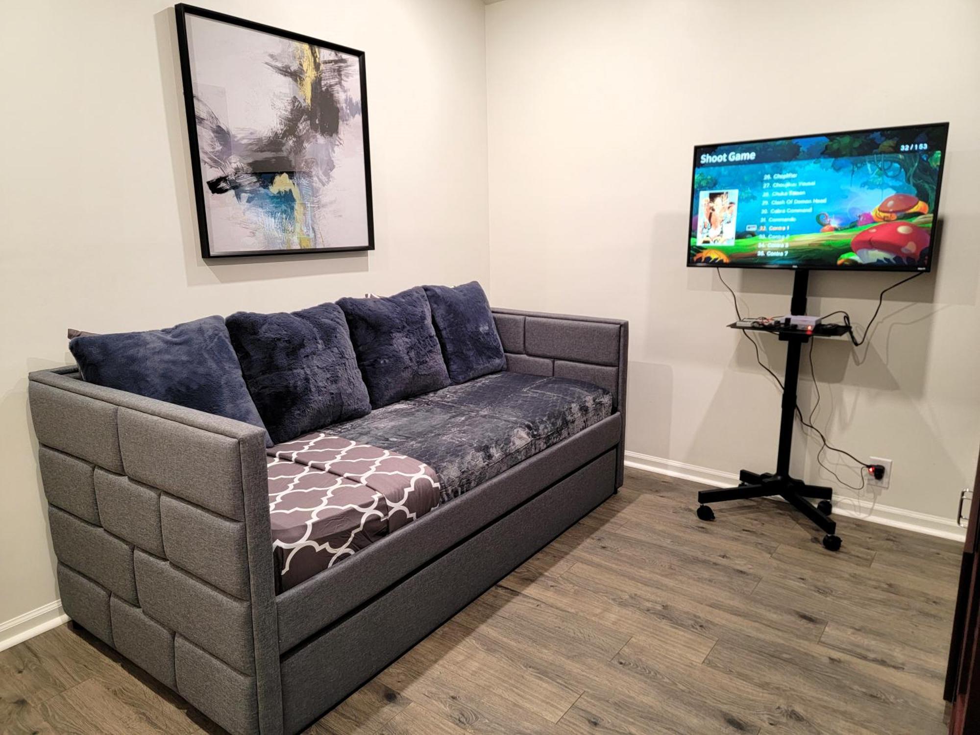 Perfectly Located Pico Robertson Ground Floor 3 Bedroom Walk To Restaurants Wifi Tv Game Console Parking 5 Minutes To Rodeo Drive Apartment *