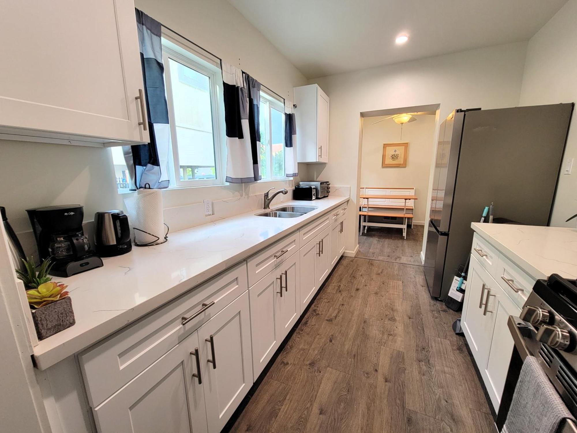 Apartment Perfectly Located Pico Robertson Ground Floor 3 Bedroom Walk To Restaurants Wifi Tv Game Console Parking 5 Minutes To Rodeo Drive *