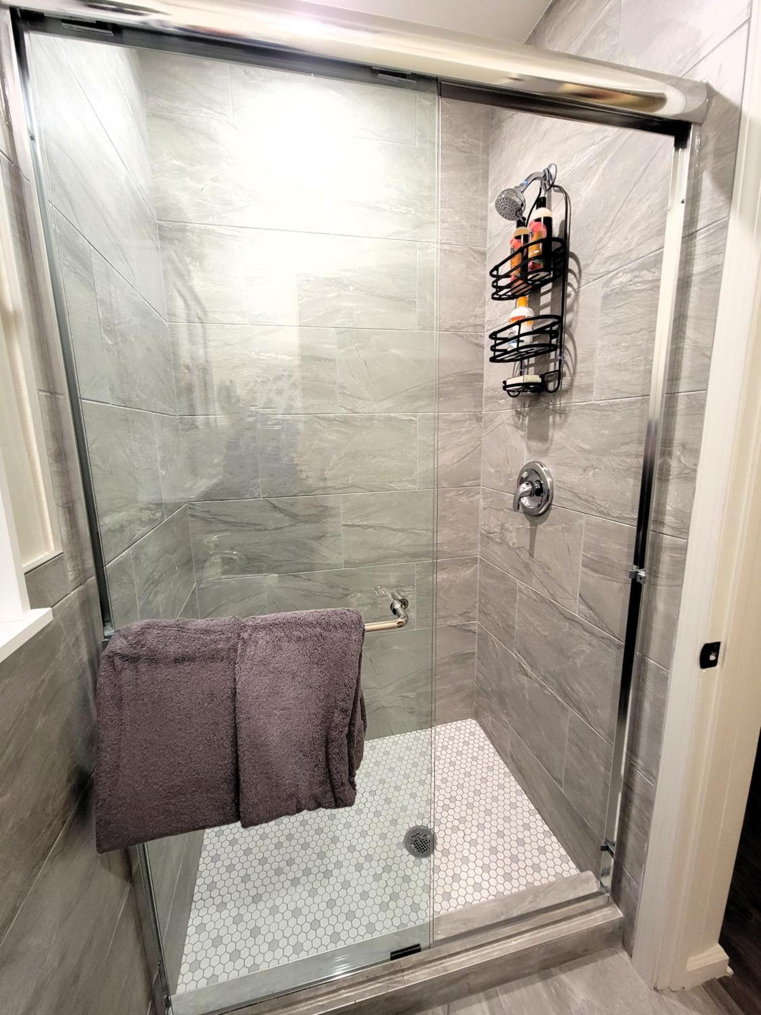 Perfectly Located Pico Robertson Ground Floor 3 Bedroom Walk To Restaurants Wifi Tv Game Console Parking 5 Minutes To Rodeo Drive *