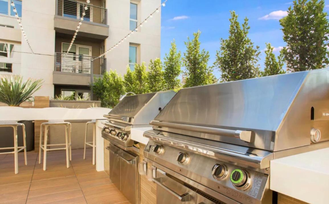 Apartment A-class Highland 2 Bed In Hollywood Ca With Free Parking Los Angeles