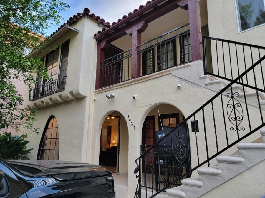 Apartment Perfectly Located Pico Robertson Ground Floor 3 Bedroom Walk To Restaurants Wifi Tv Game Console Parking 5 Minutes To Rodeo Drive *