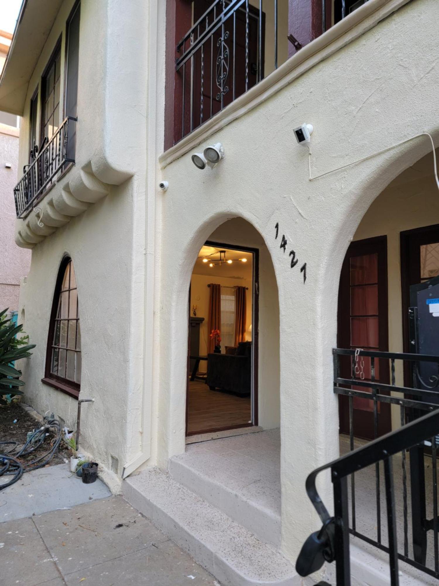 Apartment Perfectly Located Pico Robertson Ground Floor 3 Bedroom Walk To Restaurants Wifi Tv Game Console Parking 5 Minutes To Rodeo Drive Los Angeles