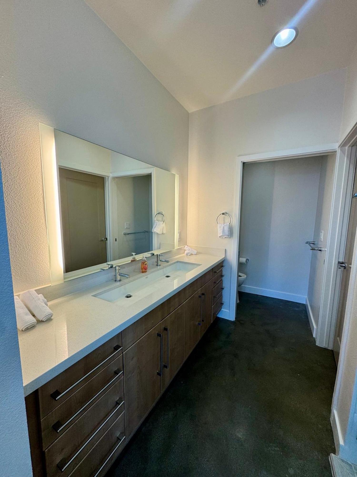 Apartment A-class Highland 2 Bed In Hollywood Ca With Free Parking *