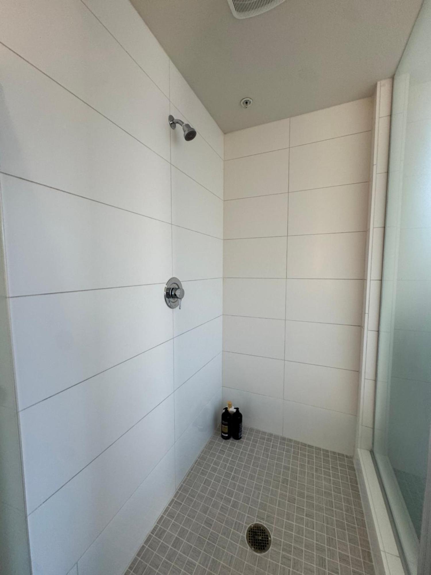 Apartment A-class Highland 2 Bed In Hollywood Ca With Free Parking Los Angeles