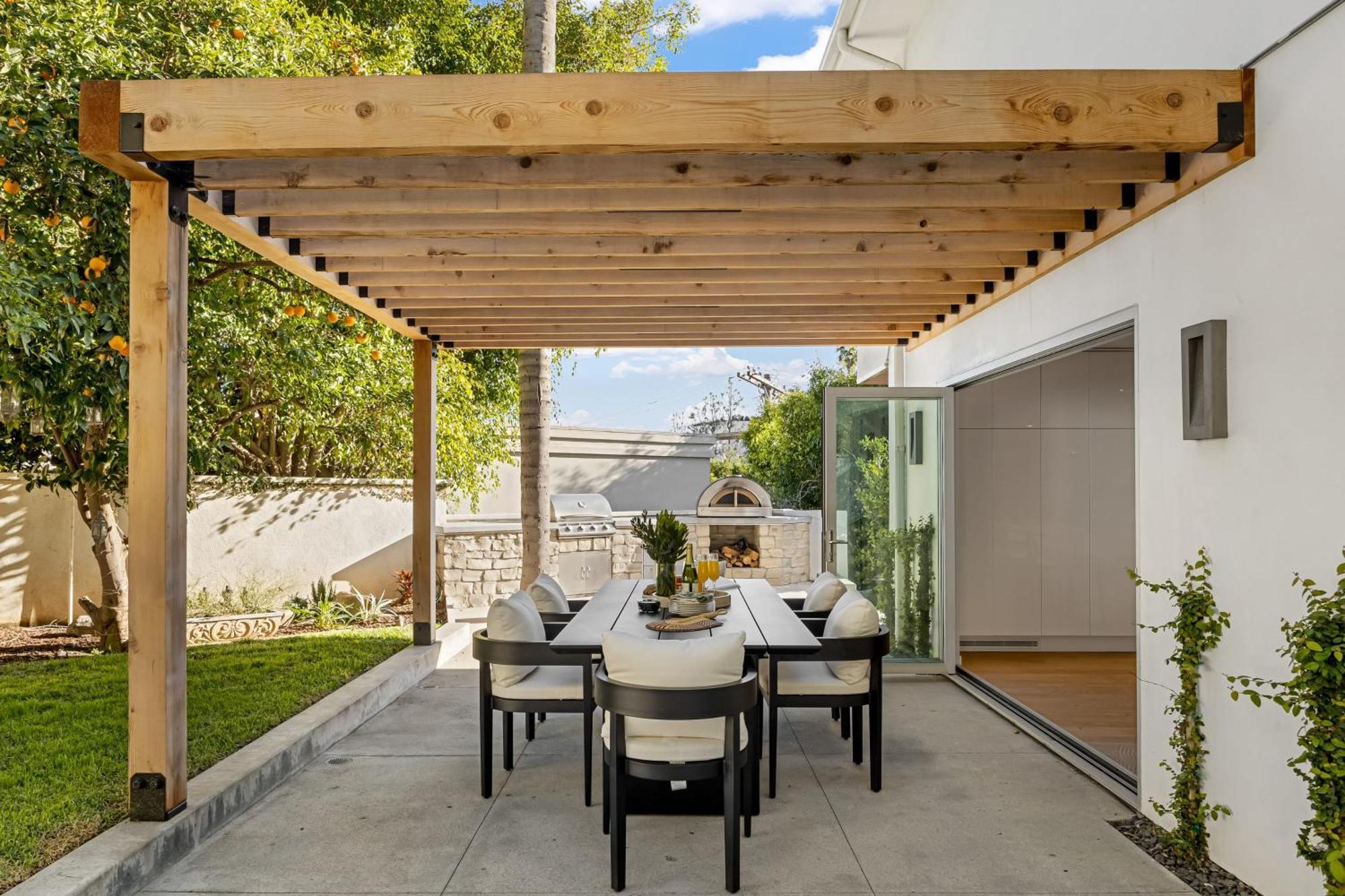 Holiday home Luxury Hollywood Hills With Pool Outdoor Dining Iconic Views Skyline Los Angeles
