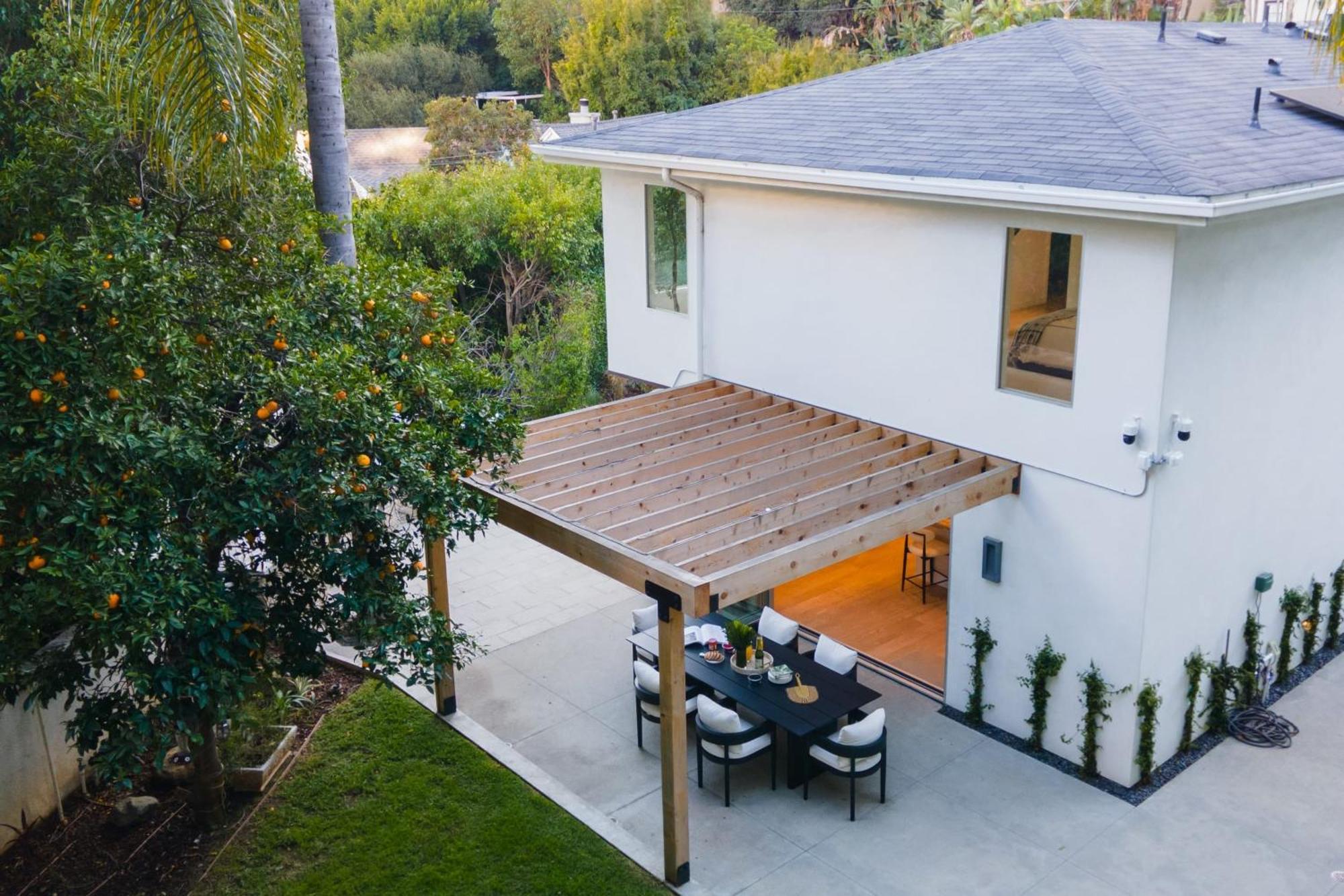 Luxury Hollywood Hills With Pool Outdoor Dining Iconic Views Skyline Holiday home Los Angeles