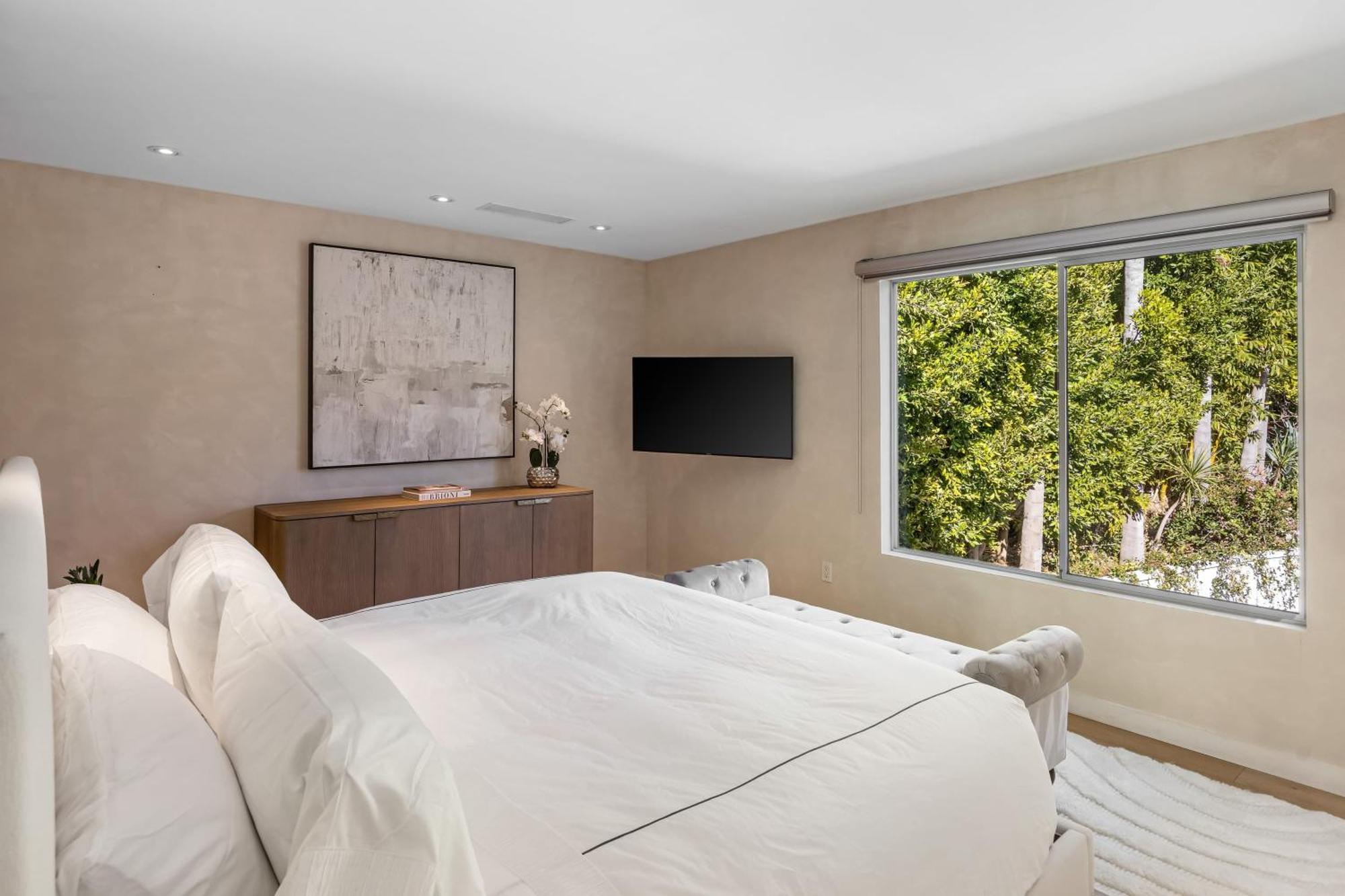 Luxury Hollywood Hills With Pool Outdoor Dining Iconic Views Skyline