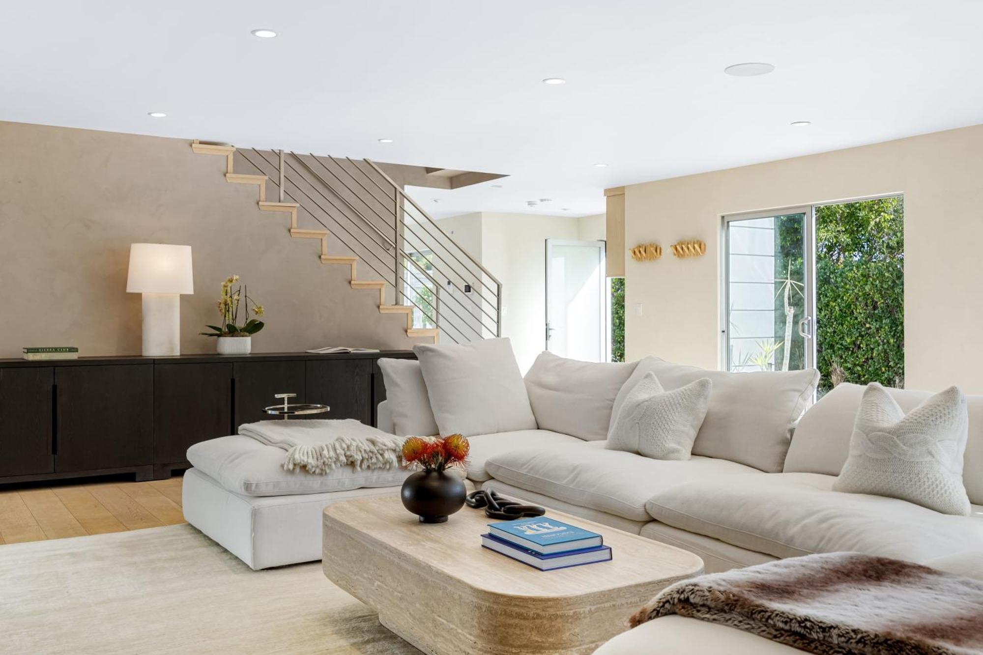 Luxury Hollywood Hills With Pool Outdoor Dining Iconic Views Skyline Holiday home Los Angeles