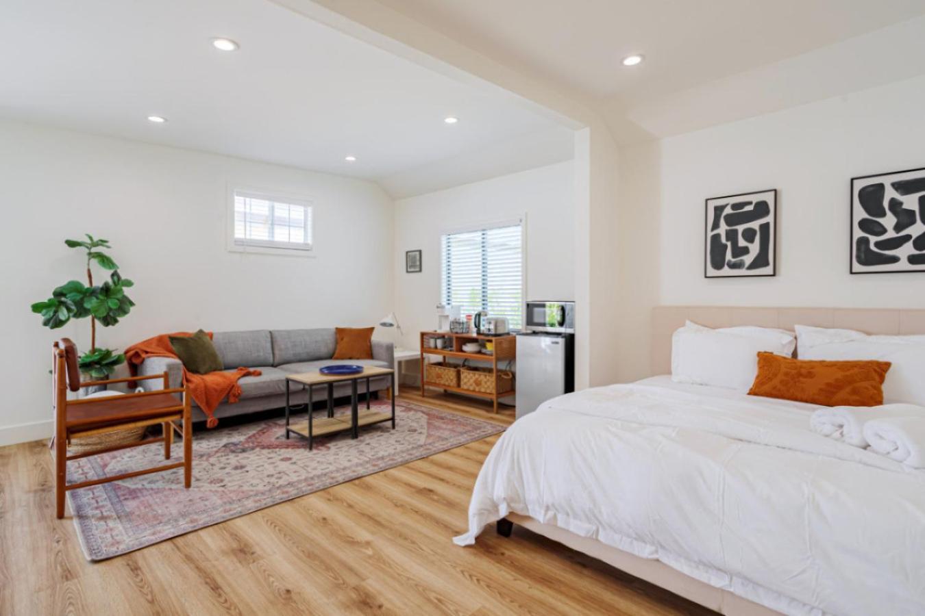 Cute Guest Near Universal Sleeps 4 *