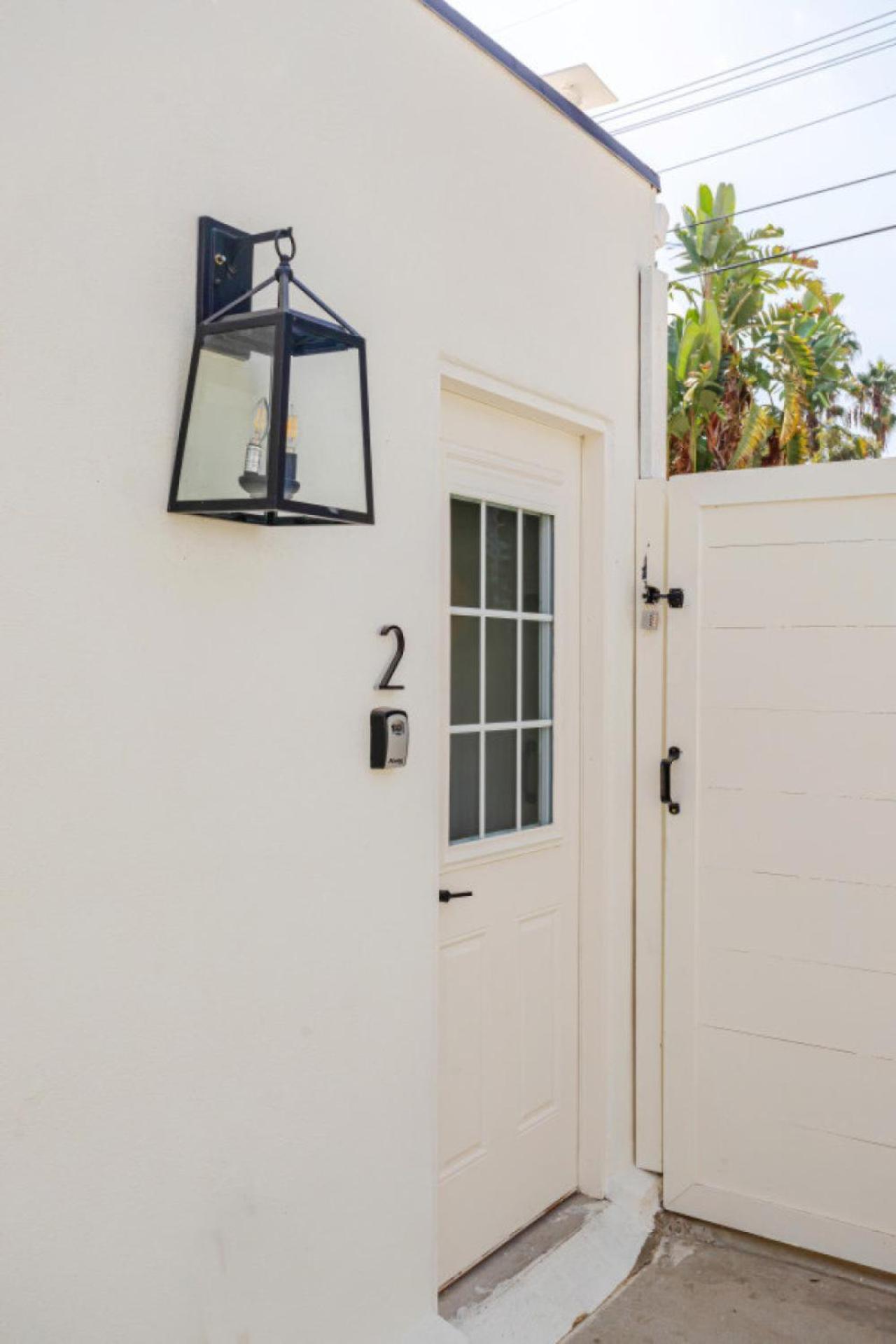 Cute Guest Near Universal Sleeps 4