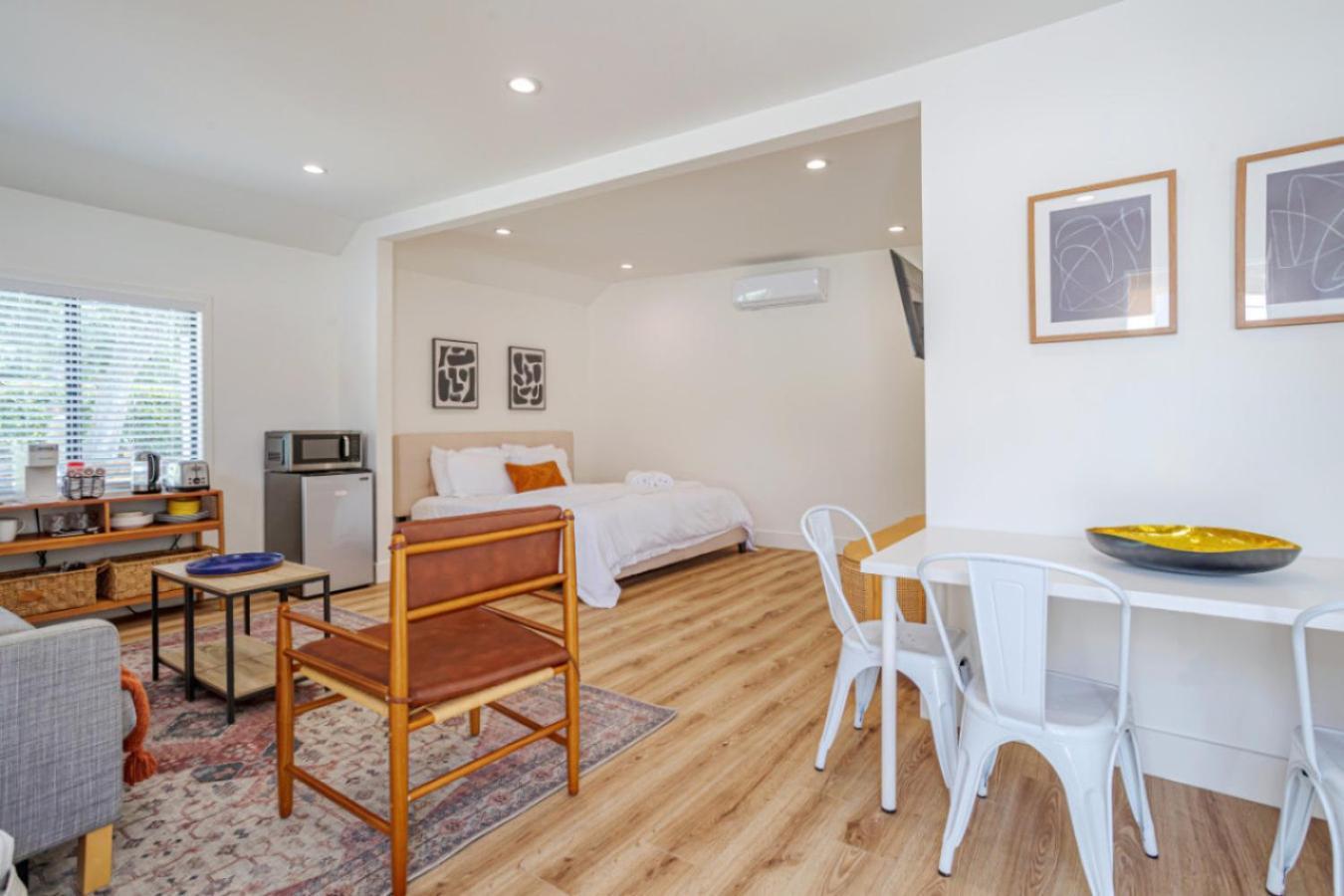 Cute Guest Near Universal Sleeps 4