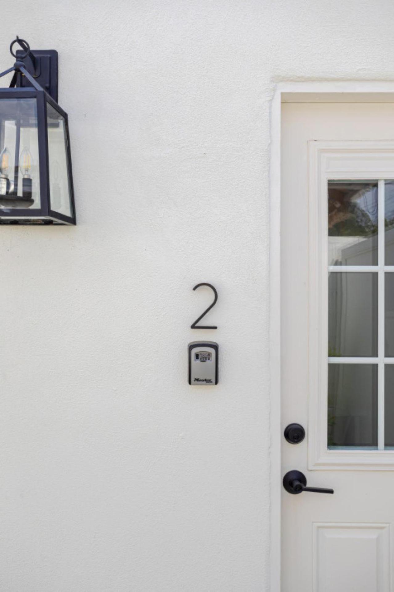 Cute Guest Near Universal Sleeps 4 *