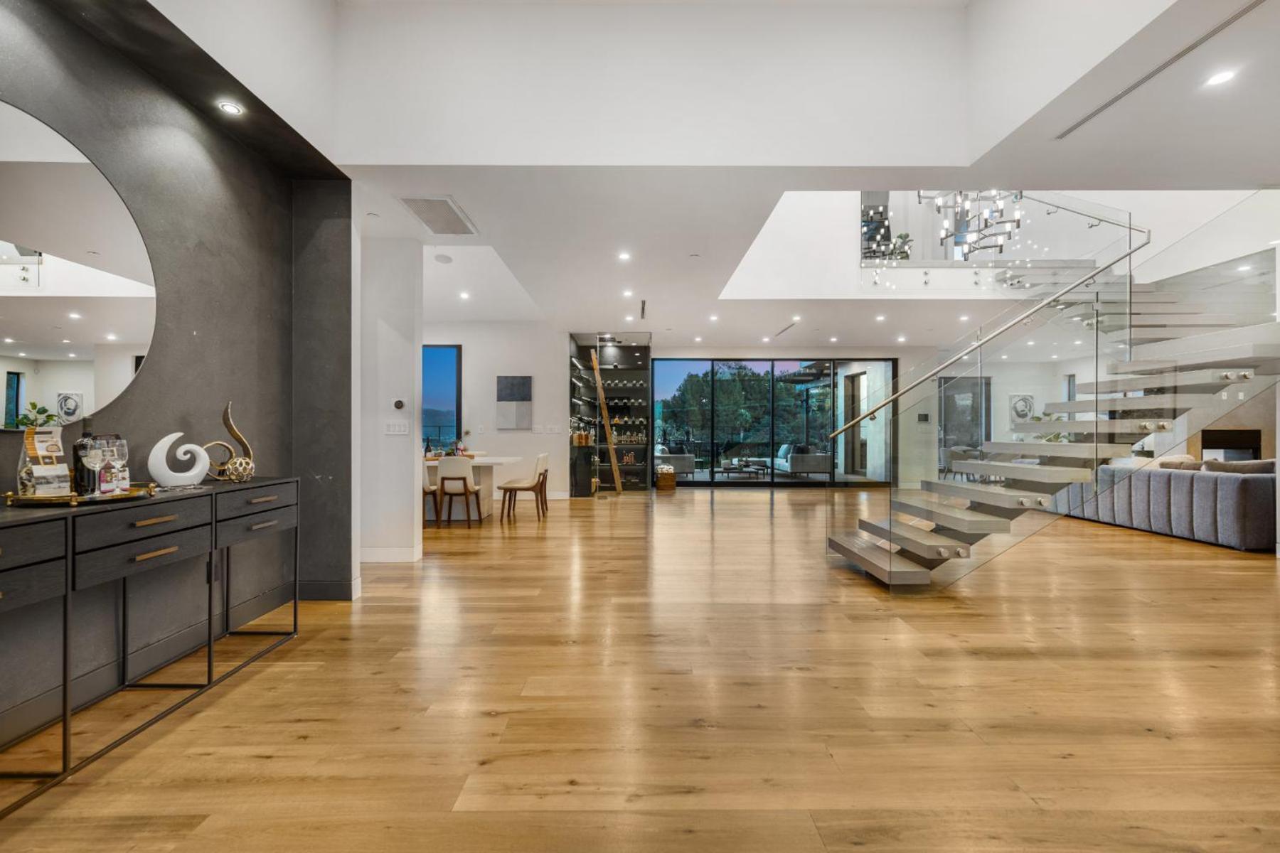 Skyline Luxury Haven Apartment *