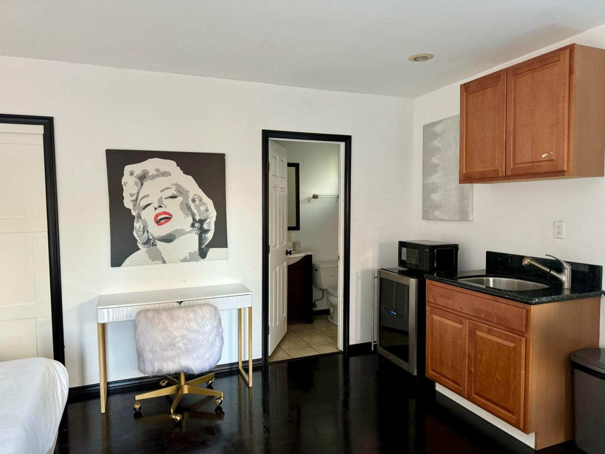 Private In West Hollywood Los Angeles