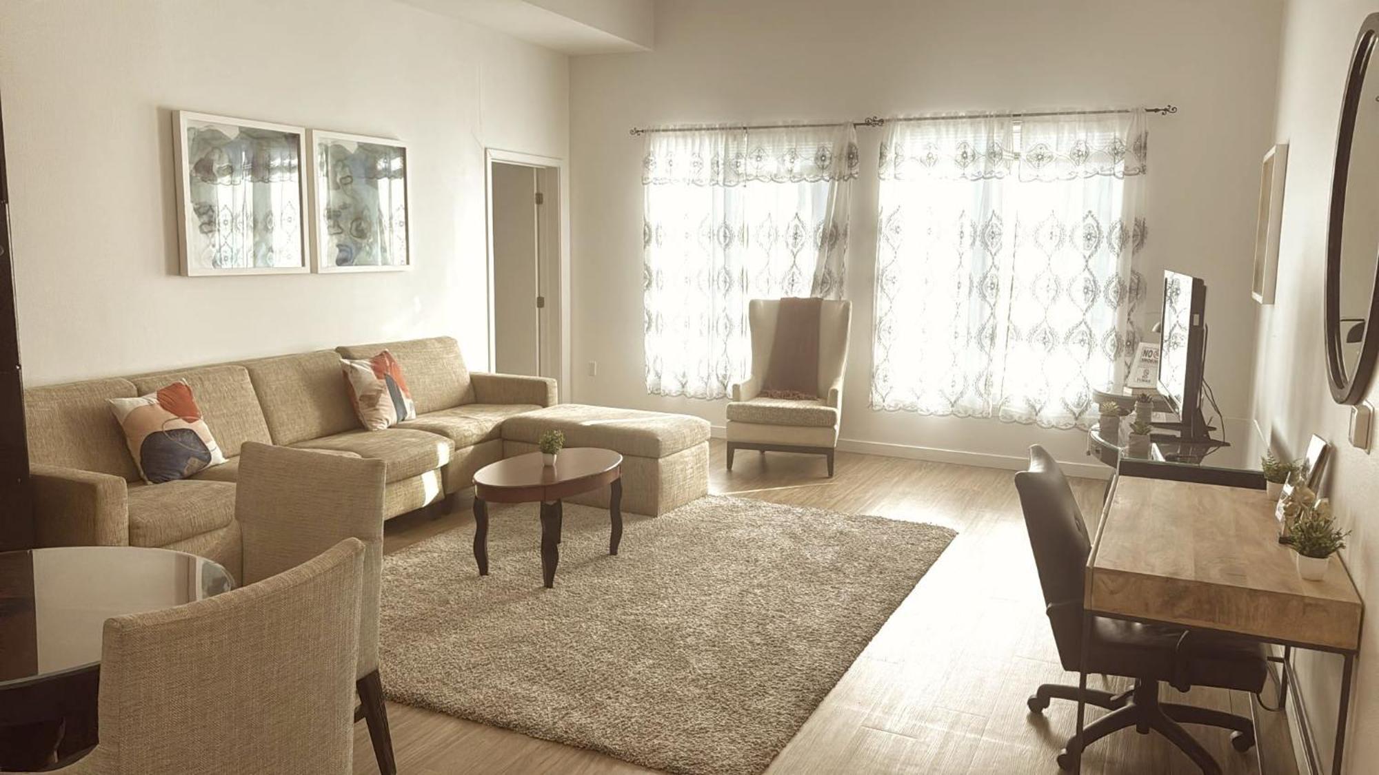 Stylish Downtown Escape With Rooftop Views Aparthotel