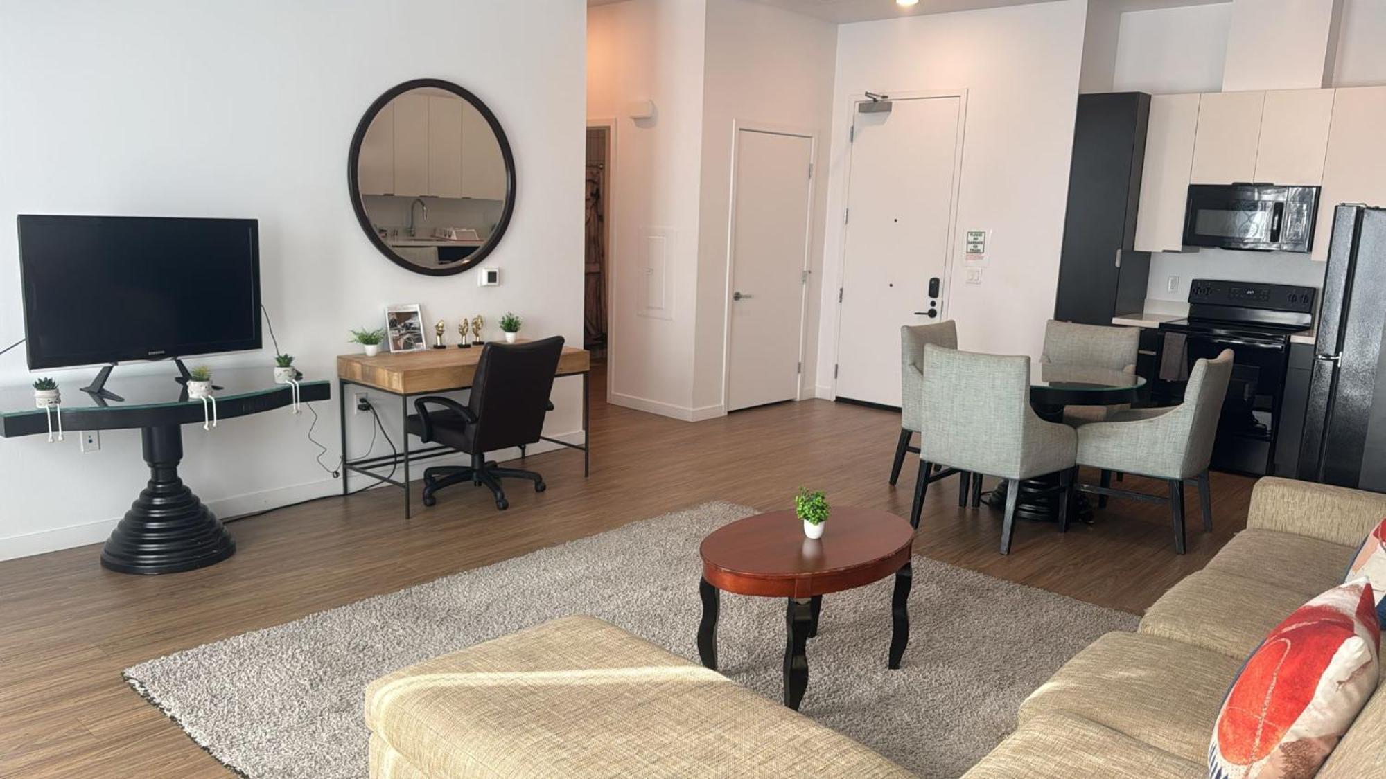 Aparthotel Stylish Downtown Escape With Rooftop Views