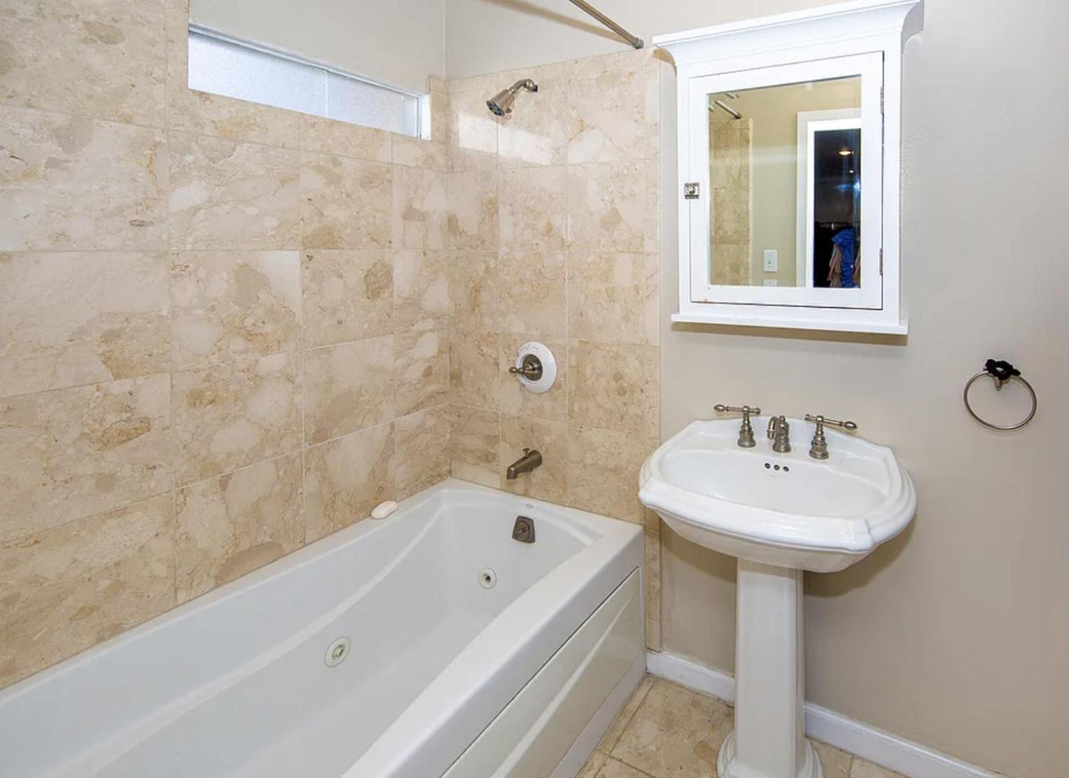 Spanish In West Hollywood Guest house *