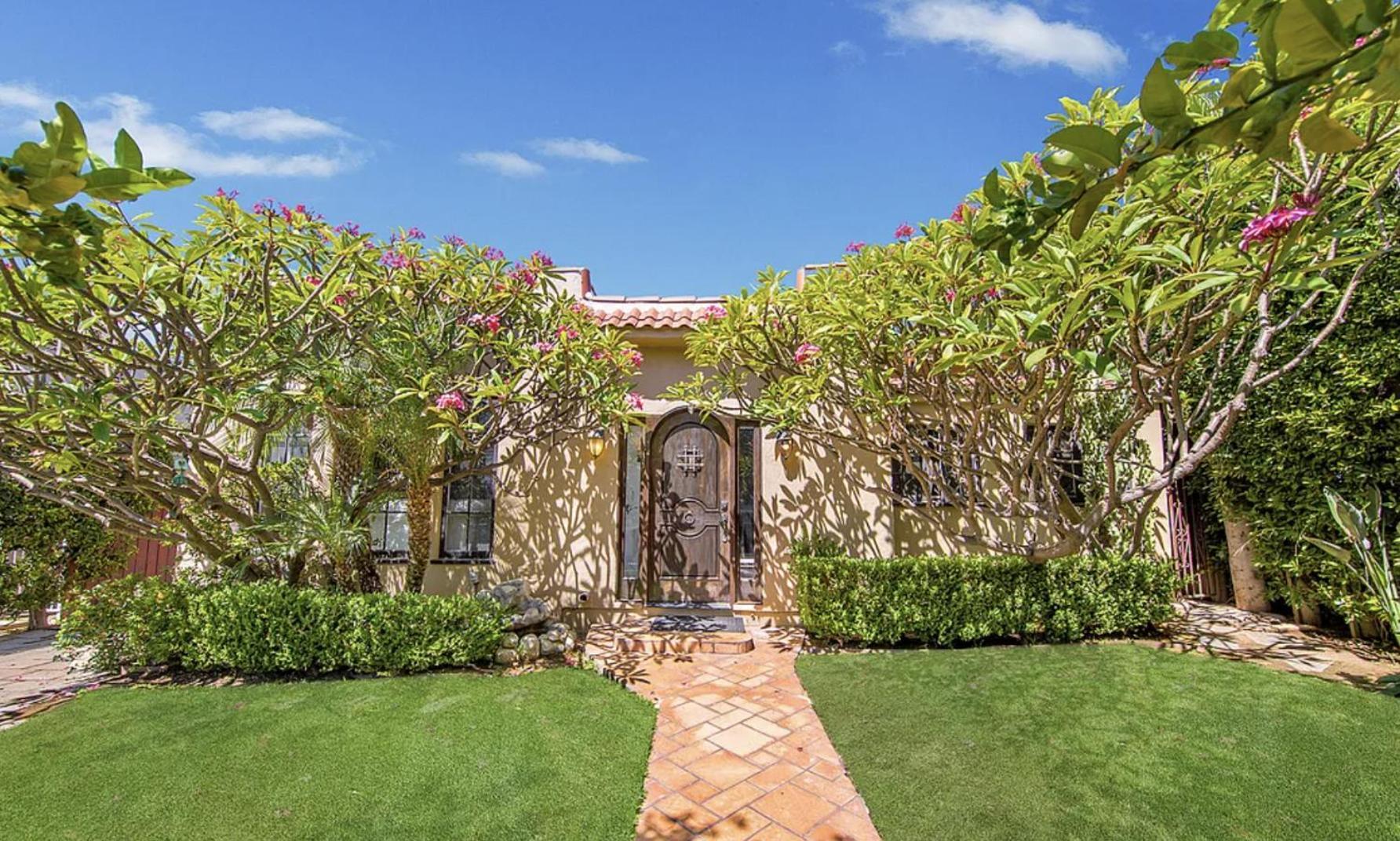 Guest house Spanish In West Hollywood *