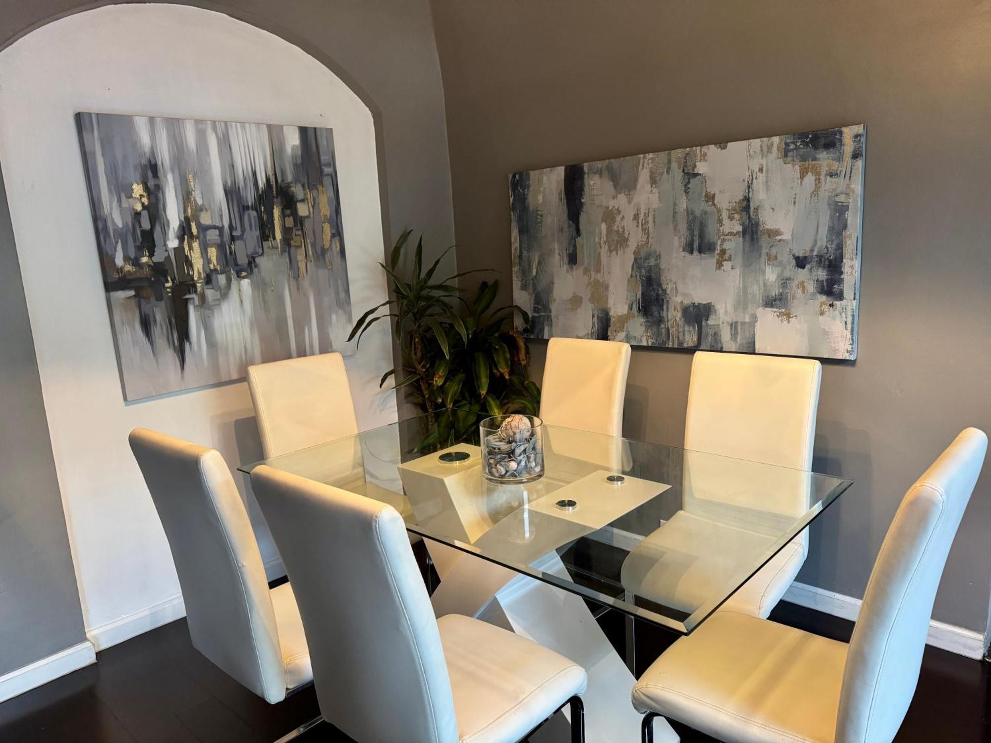 Guest house Spanish In West Hollywood *