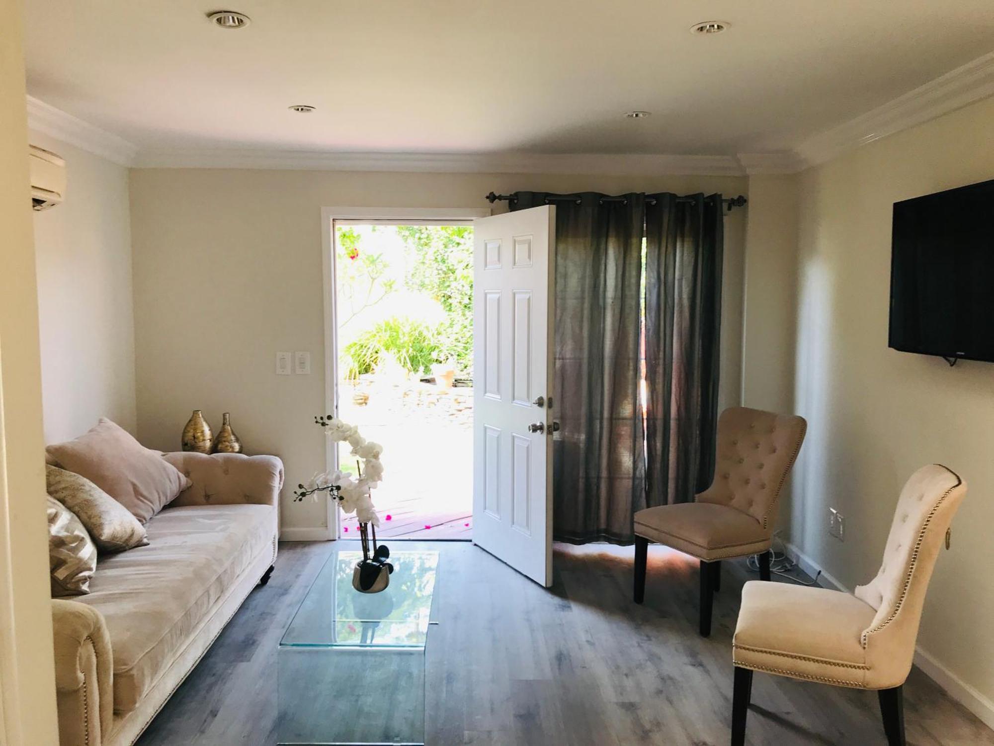 2 Bd Beverly Hills Holiday home Los Angeles