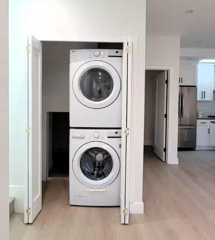 Modern 3 Bedroom Guest In Quiet Area Newly Built 10 Minutes To Rodeo Drive *