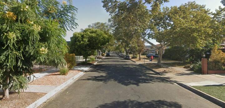 Modern 3 Bedroom Guest In Quiet Area Newly Built 10 Minutes To Rodeo Drive Los Angeles
