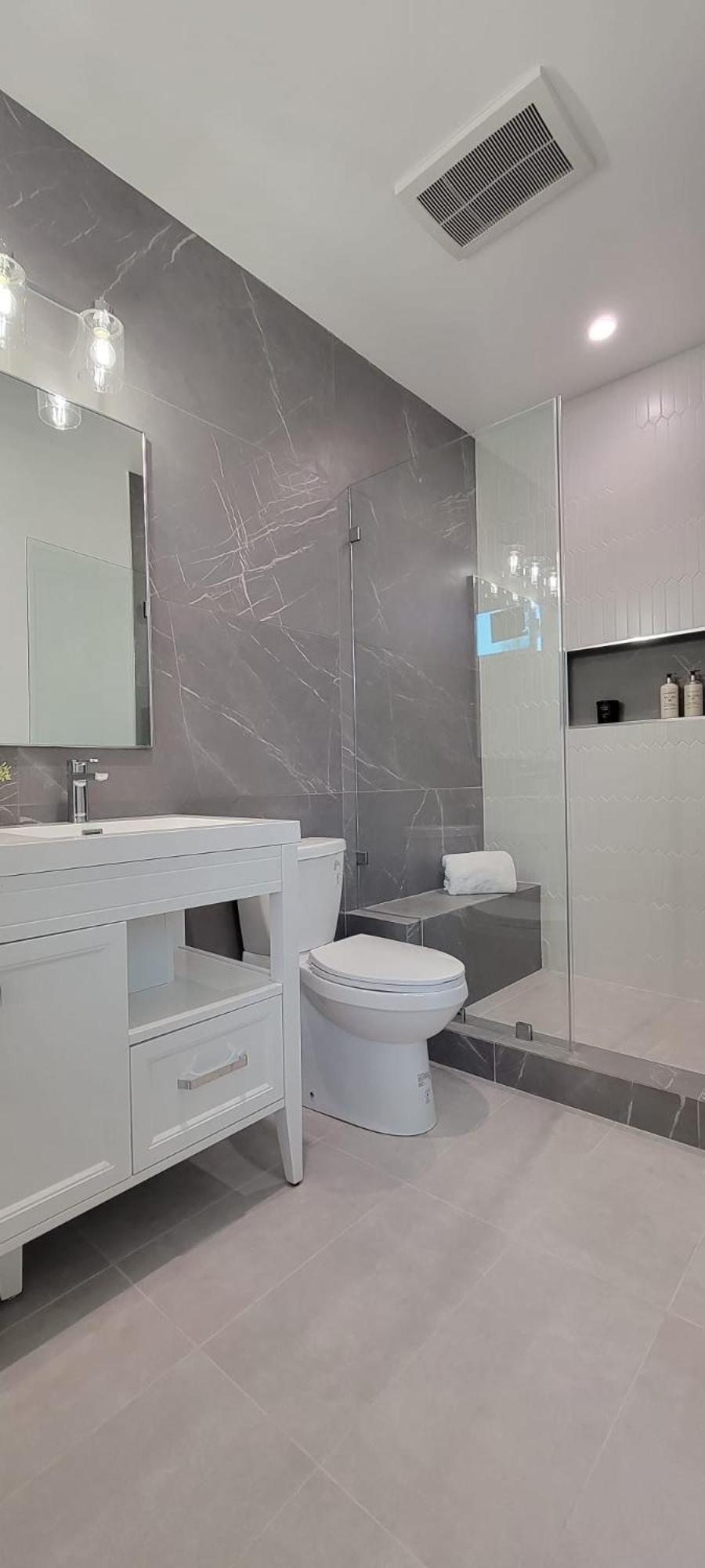 Modern 3 Bedroom Guest In Quiet Area Newly Built 10 Minutes To Rodeo Drive