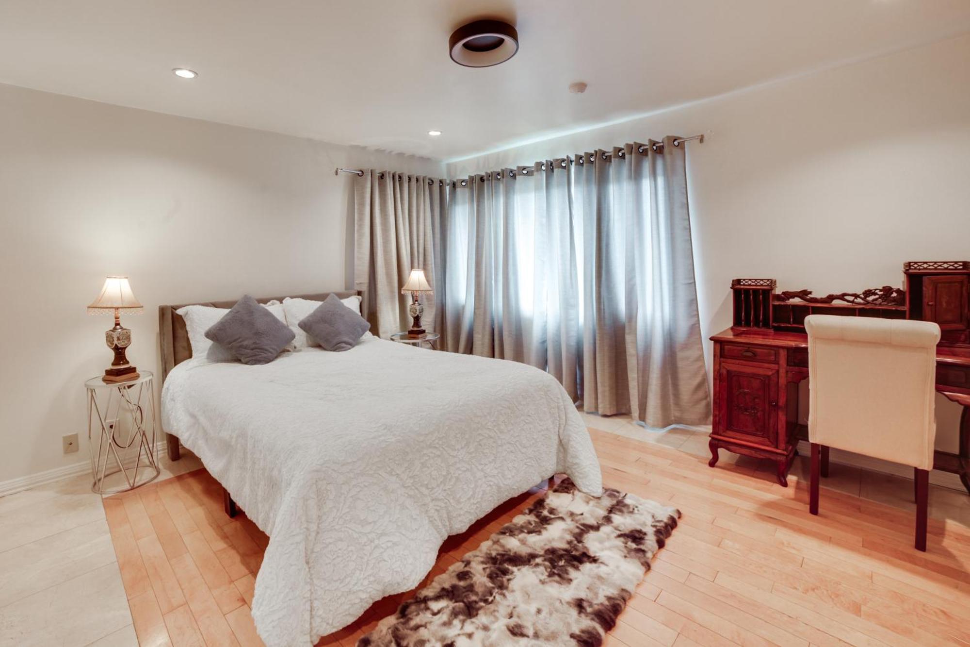 Private Pool And Patio Luxe Encino Family Getaway Holiday home Los Angeles