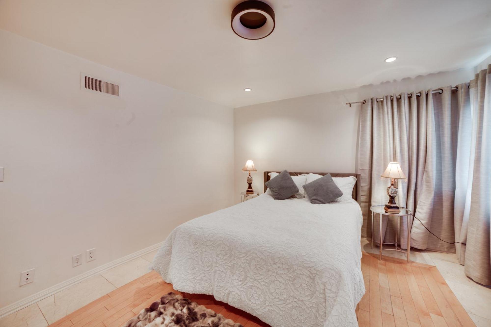 Private Pool And Patio Luxe Encino Family Getaway Holiday home Los Angeles