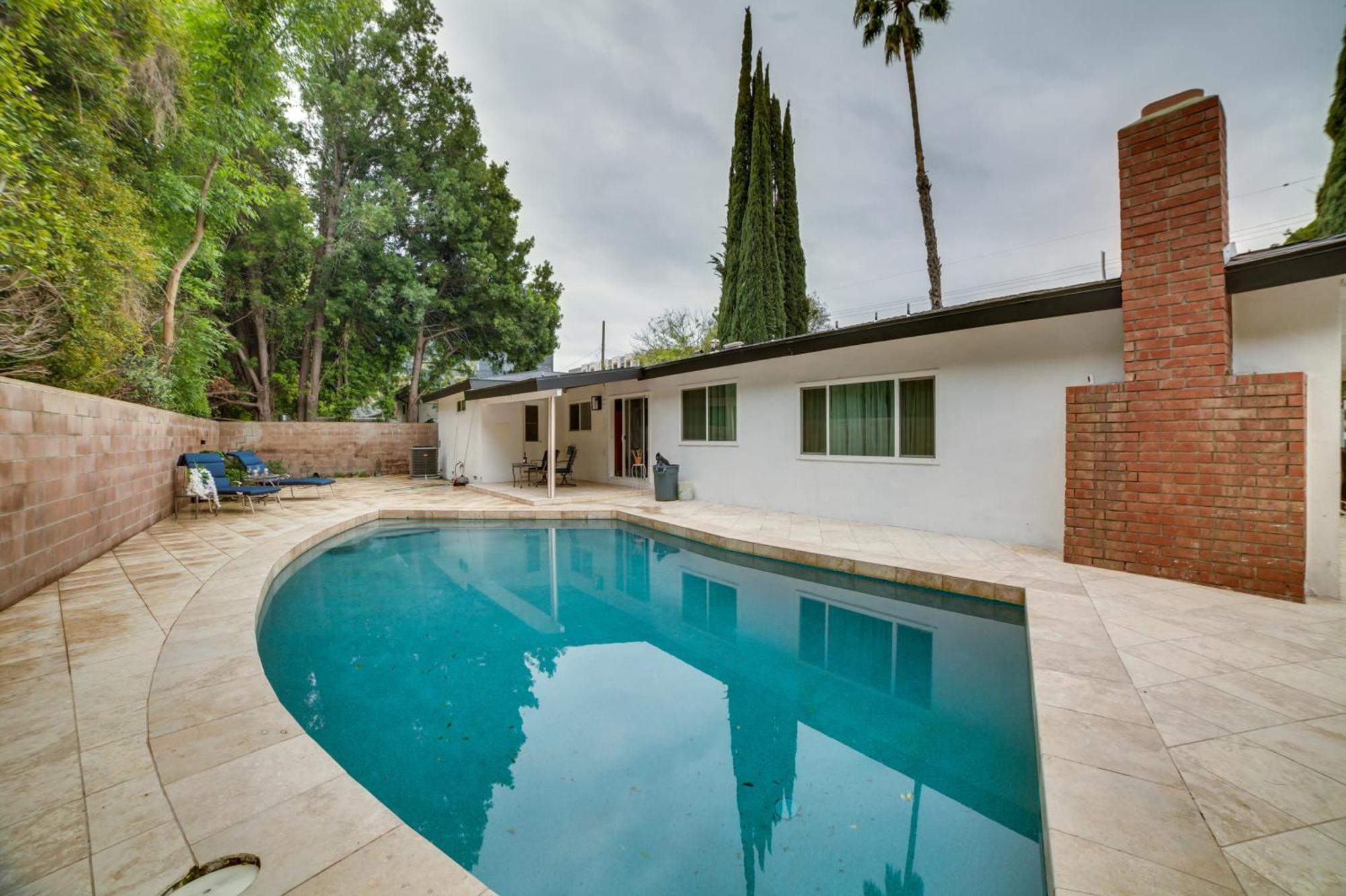 Private Pool And Patio Luxe Encino Family Getaway Holiday home Los Angeles