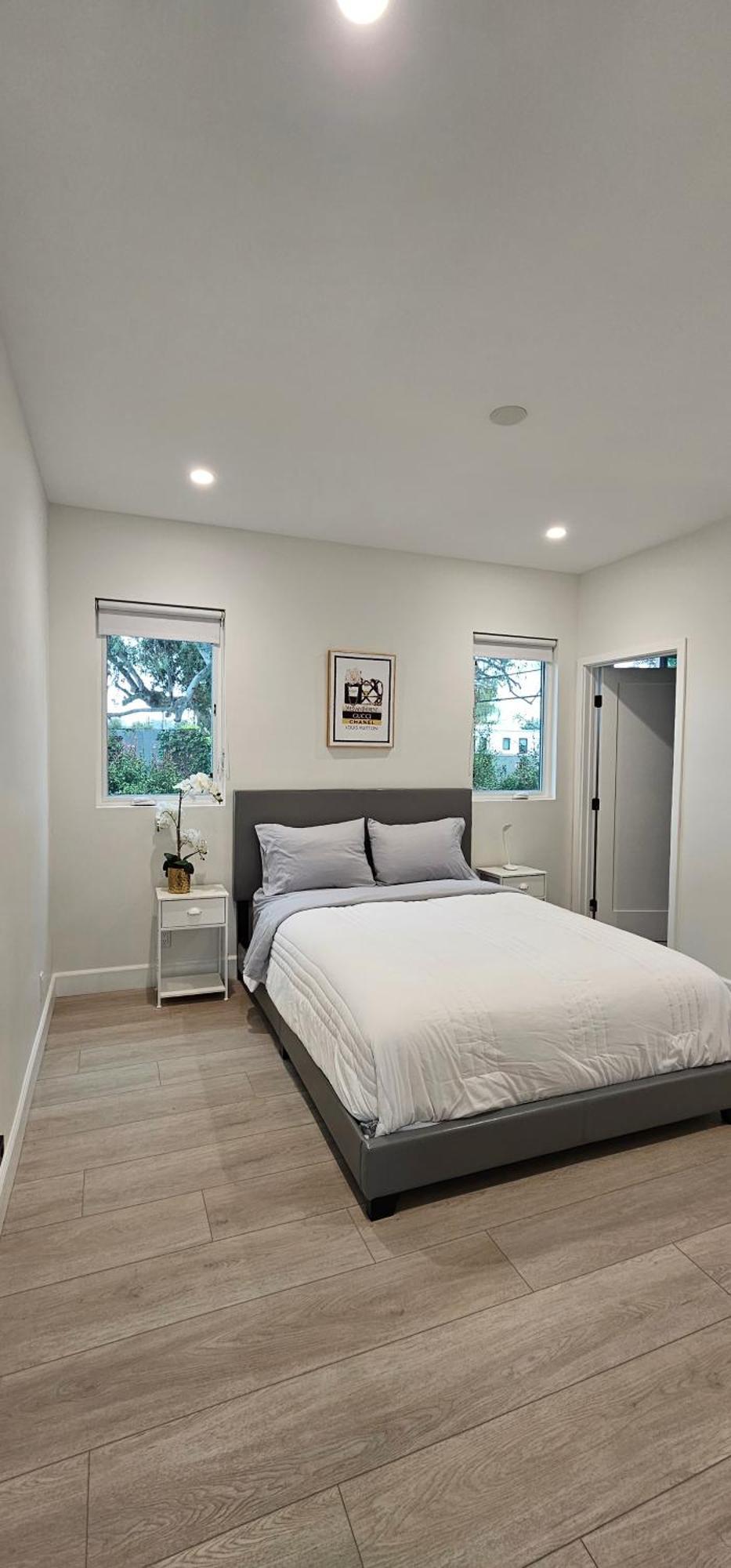 Modern 3 Bedroom Guest In Quiet Area Newly Built 10 Minutes To Rodeo Drive Apartment