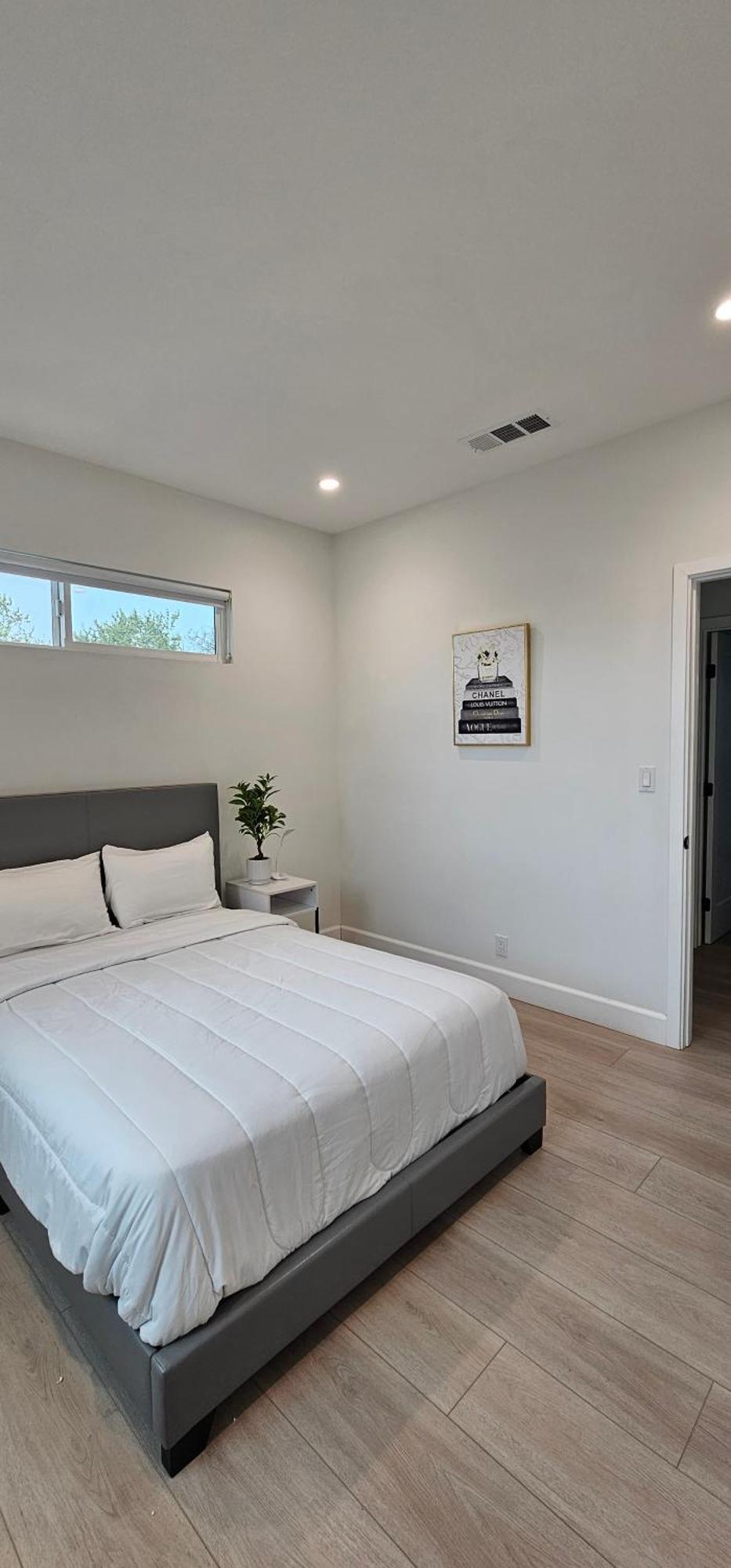Modern 3 Bedroom Guest In Quiet Area Newly Built 10 Minutes To Rodeo Drive Apartment *