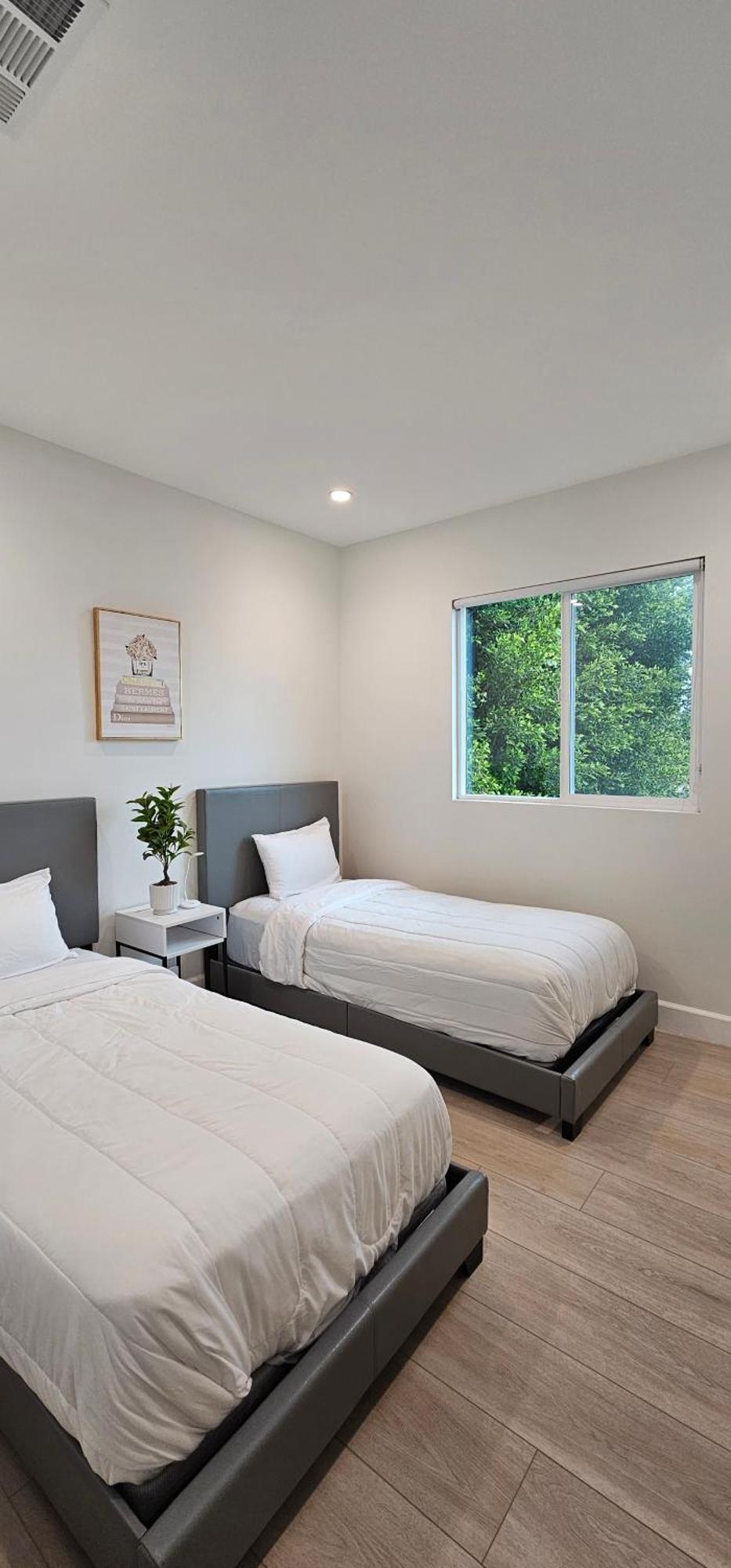 Apartment Modern 3 Bedroom Guest In Quiet Area Newly Built 10 Minutes To Rodeo Drive Los Angeles