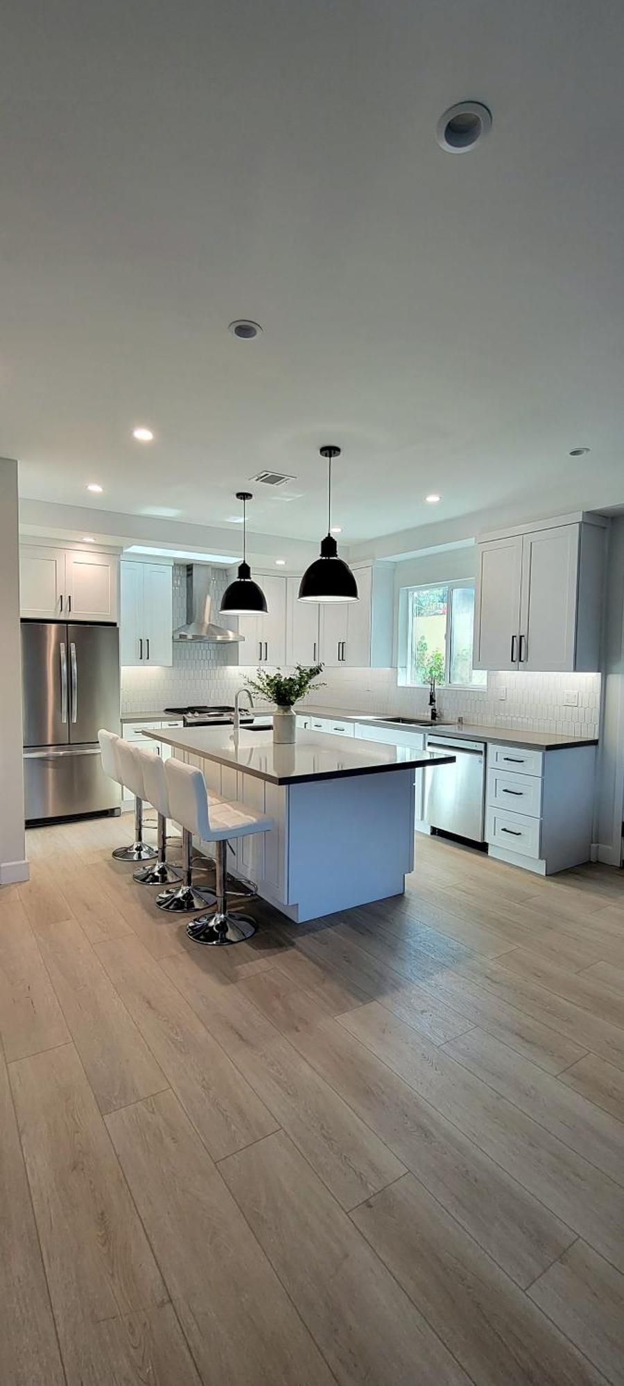 Modern 3 Bedroom Guest In Quiet Area Newly Built 10 Minutes To Rodeo Drive *