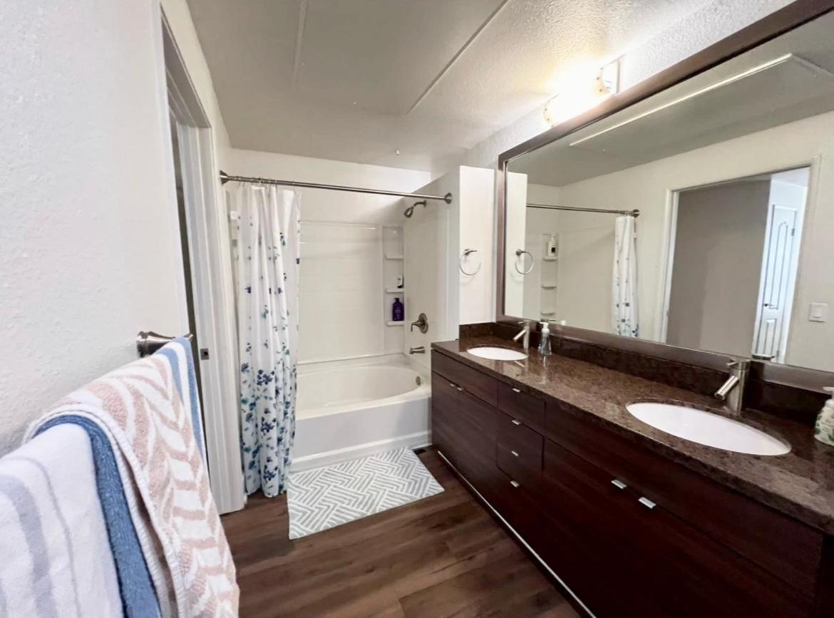 Marina Perfect 1 Bd,pool,parking,center