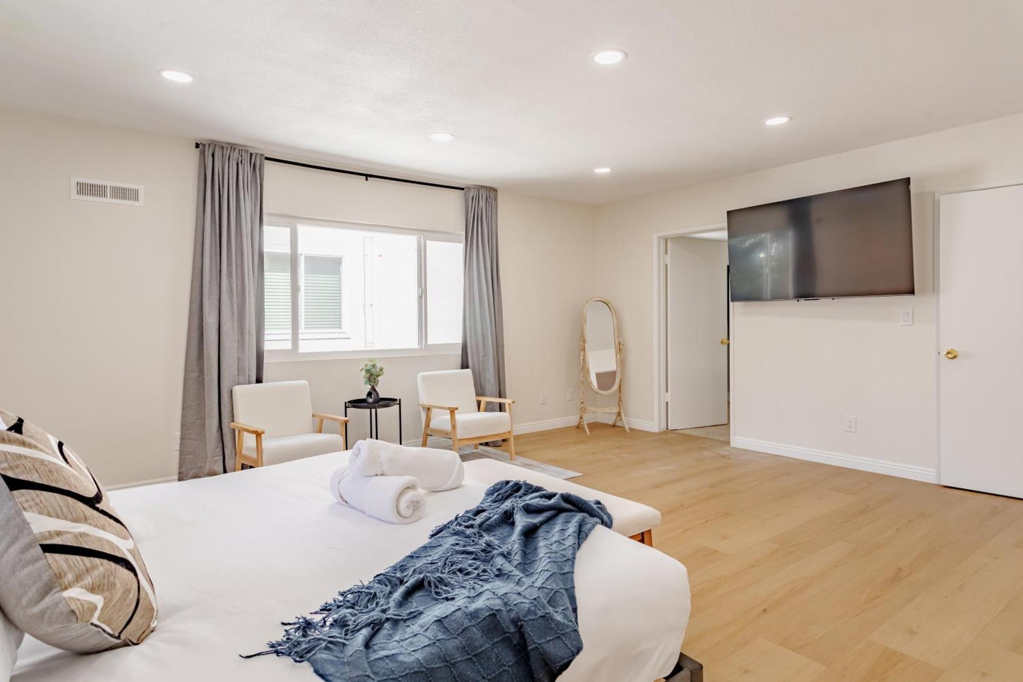 Beautiful 5 Bedroom Sleeps16 Pool Universal Los Angeles