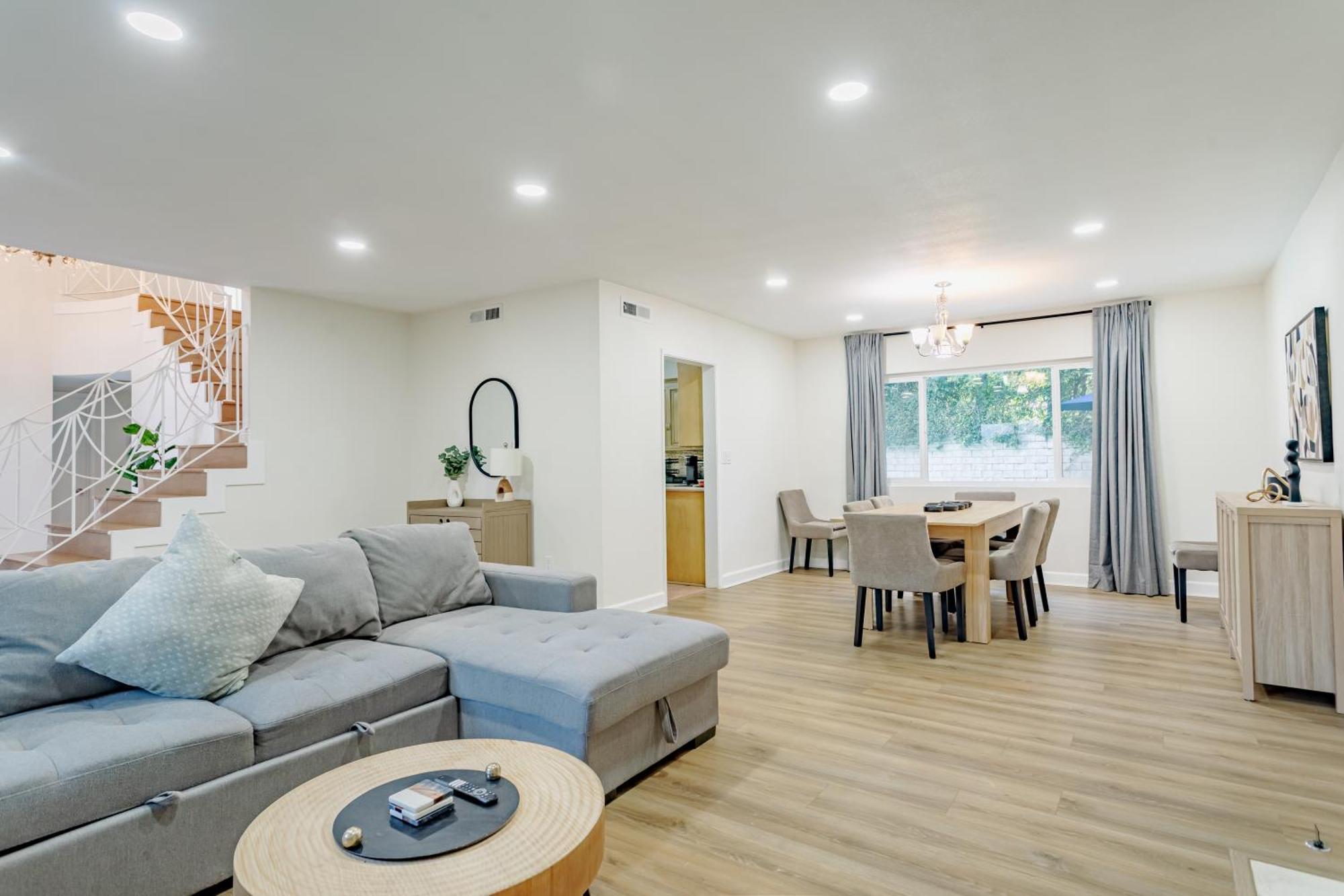 Beautiful 5 Bedroom Sleeps16 Pool Universal Los Angeles