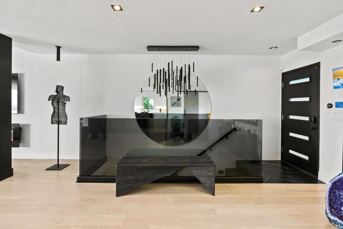 Hollywood Hills 3 Bedroom Views And Jacuzzi Holiday home Los Angeles