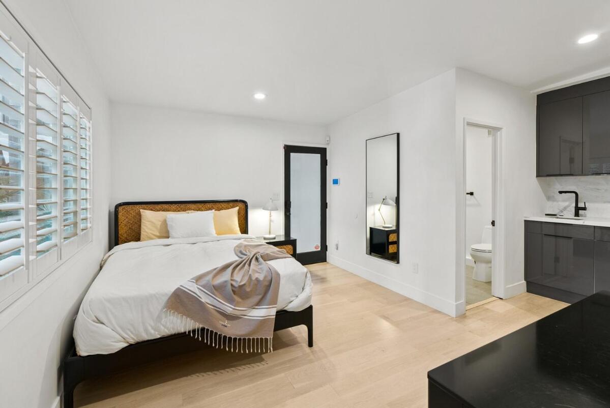 Hollywood Hills 3 Bedroom Views And Jacuzzi Holiday home