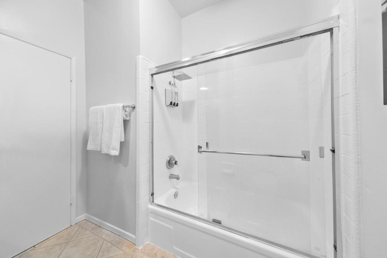 Apartment Beverly Luxe I 2bed 2bath I Pool I Jacuzzi I Gym I Parking