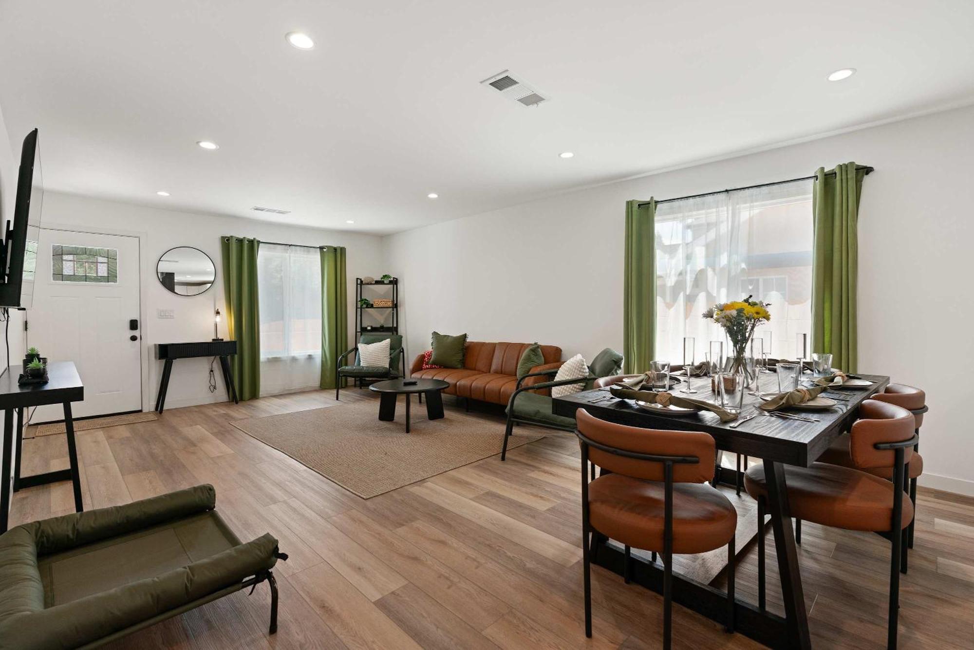 New Listing Midcity By Colby & Conrad * Los Angeles