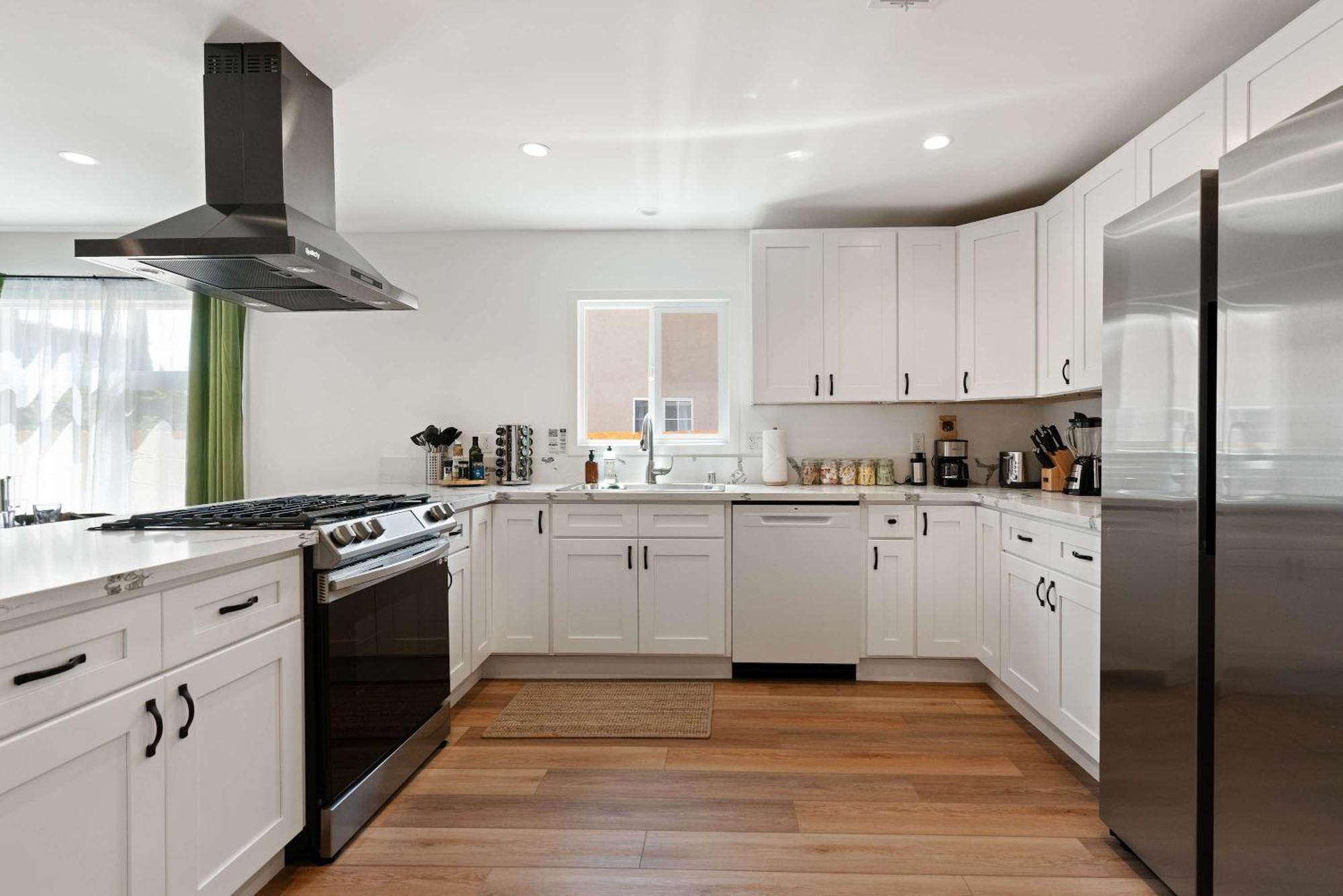 New Listing Midcity By Colby & Conrad Holiday home