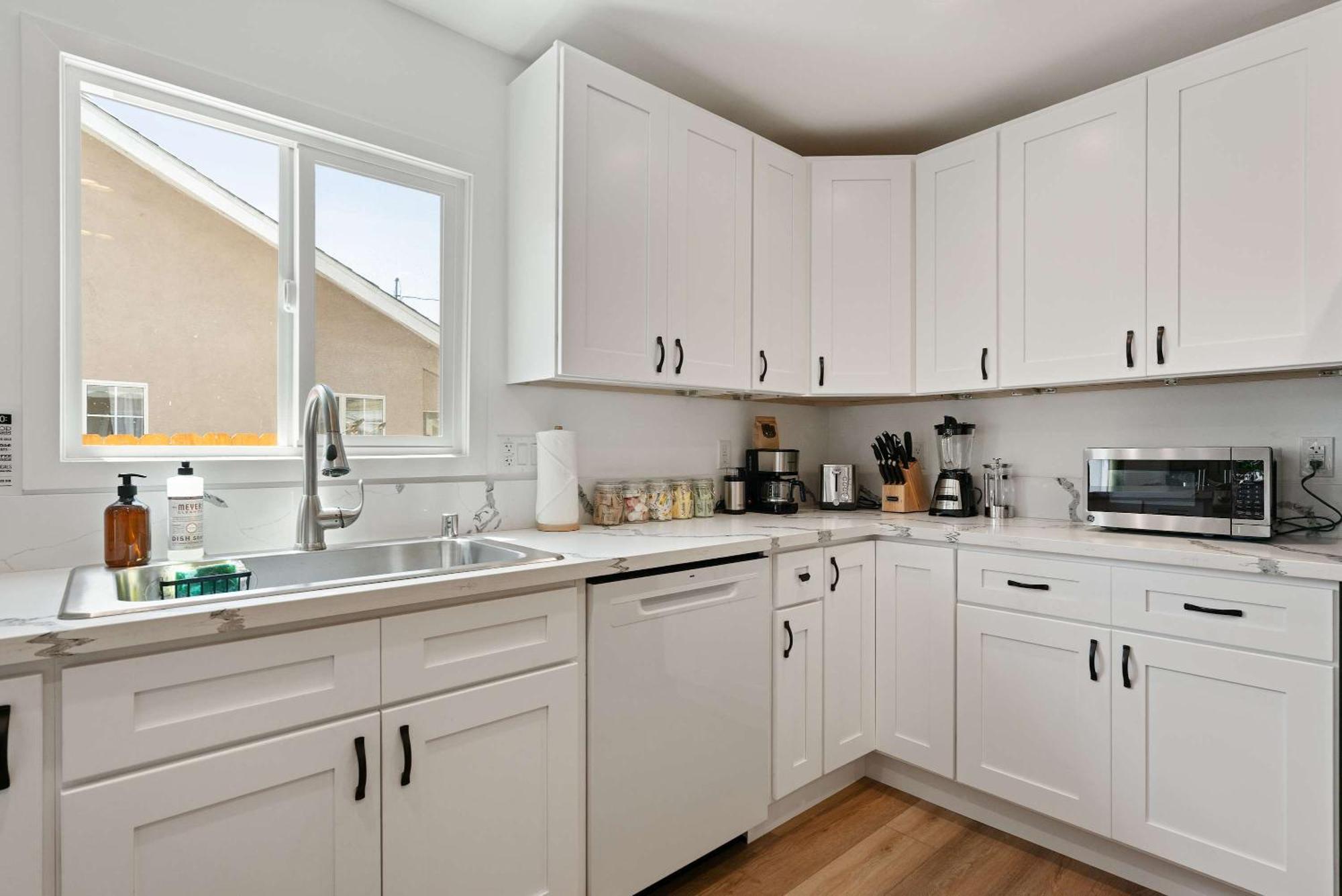 New Listing Midcity By Colby & Conrad * Los Angeles