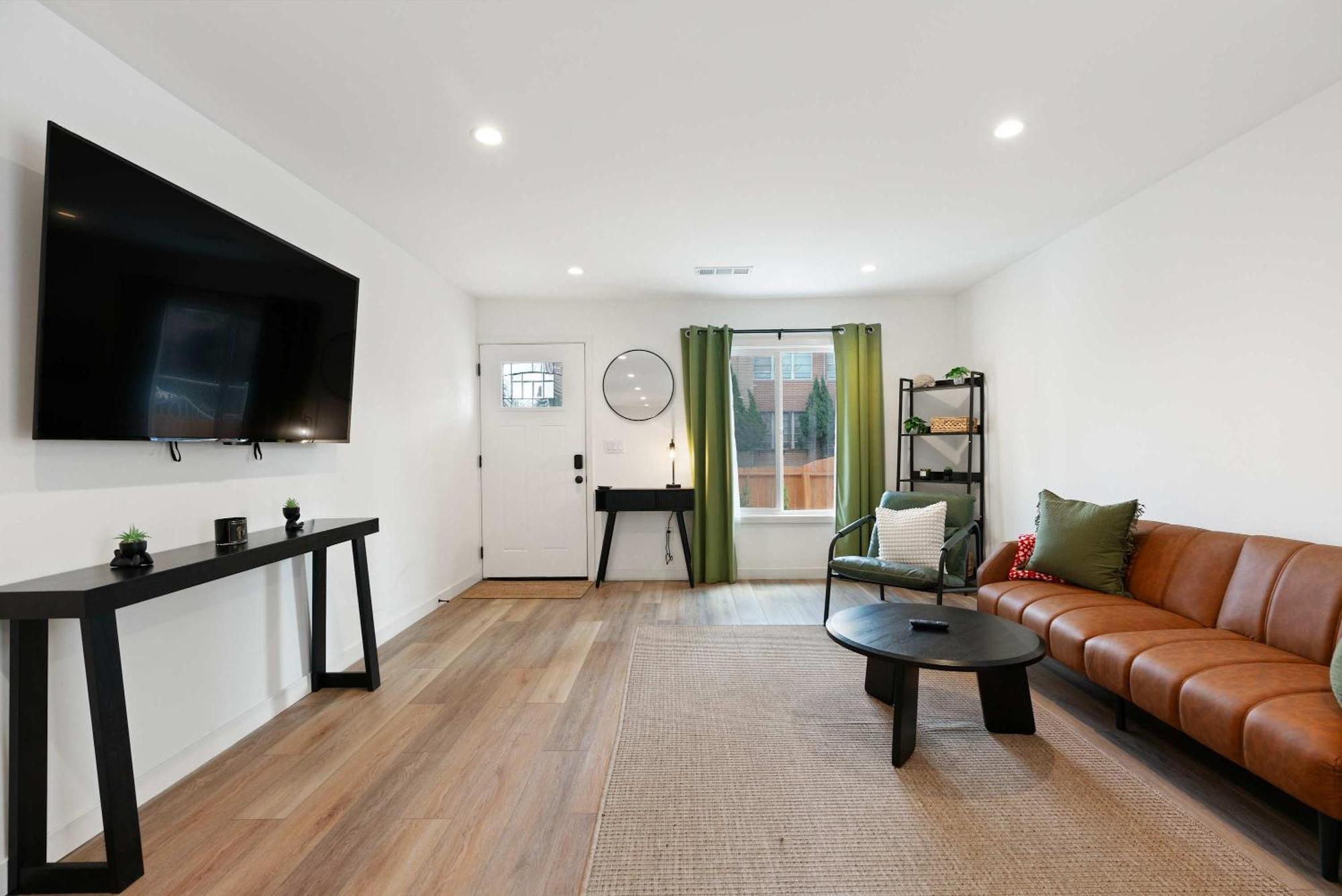 New Listing Midcity By Colby & Conrad Holiday home Los Angeles