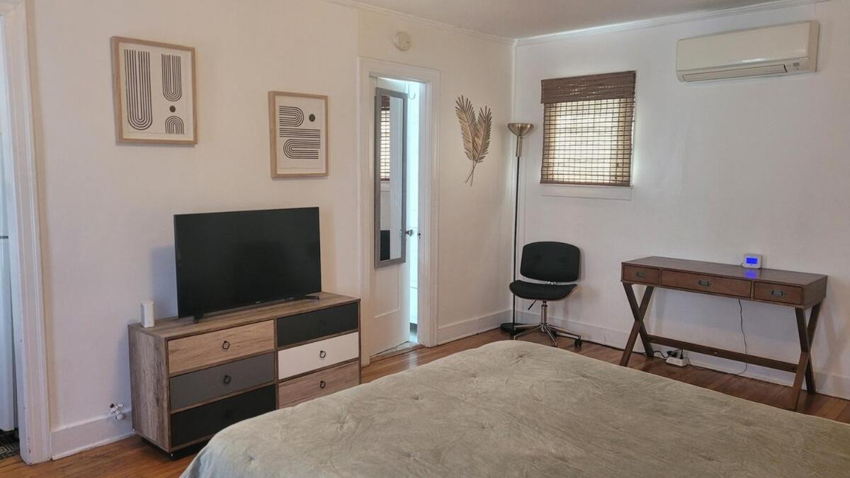 Amazing Hollywood Bungalow! Apartment