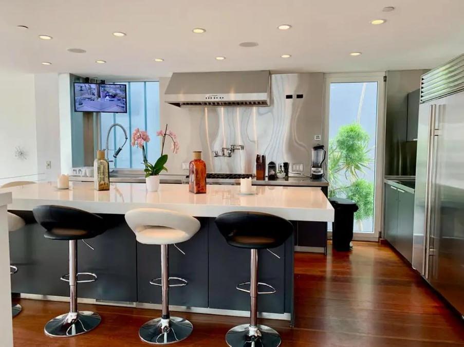 Luxury Marina Apartment Los Angeles