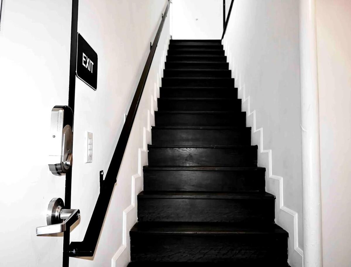 5 Min Walk To Universal With Steam Apartment *